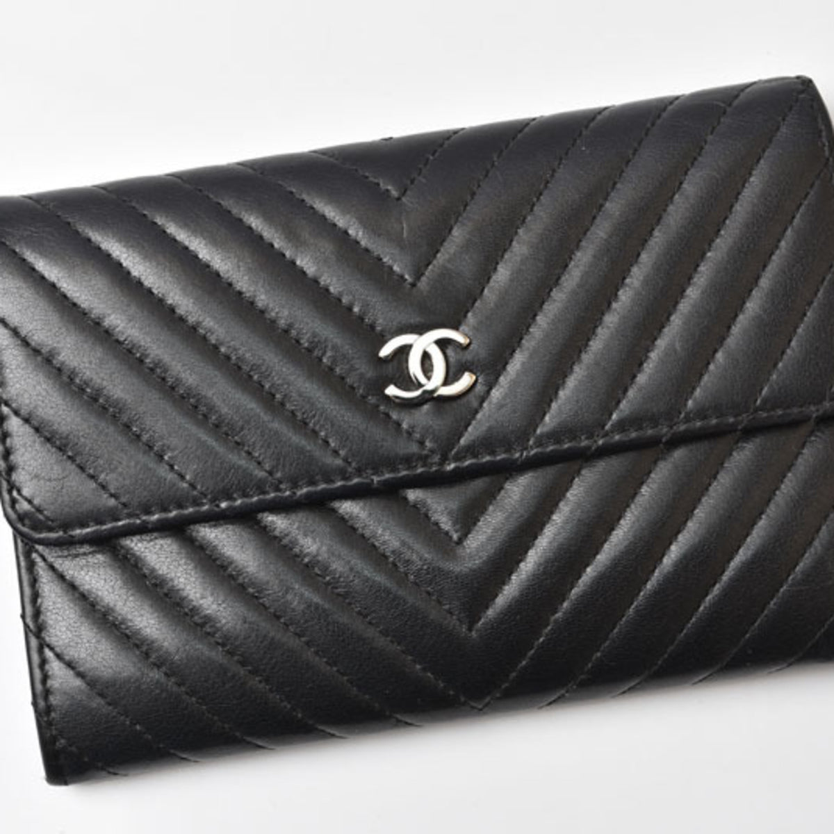 Chanel Black Leather Wallet (Bi-Fold) (Pre-Owned)