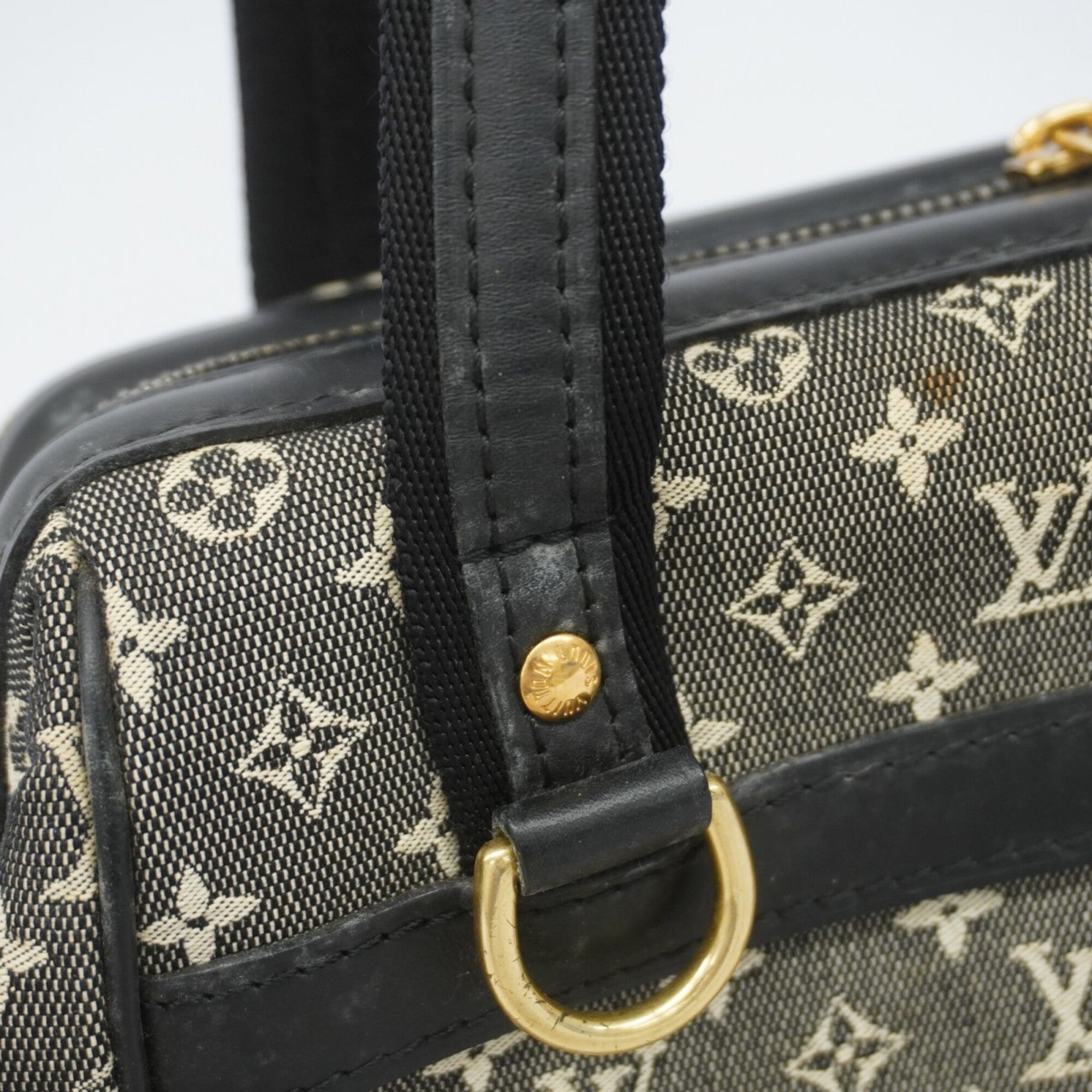 Louis Vuitton Noir Handbag (Pre-Owned)