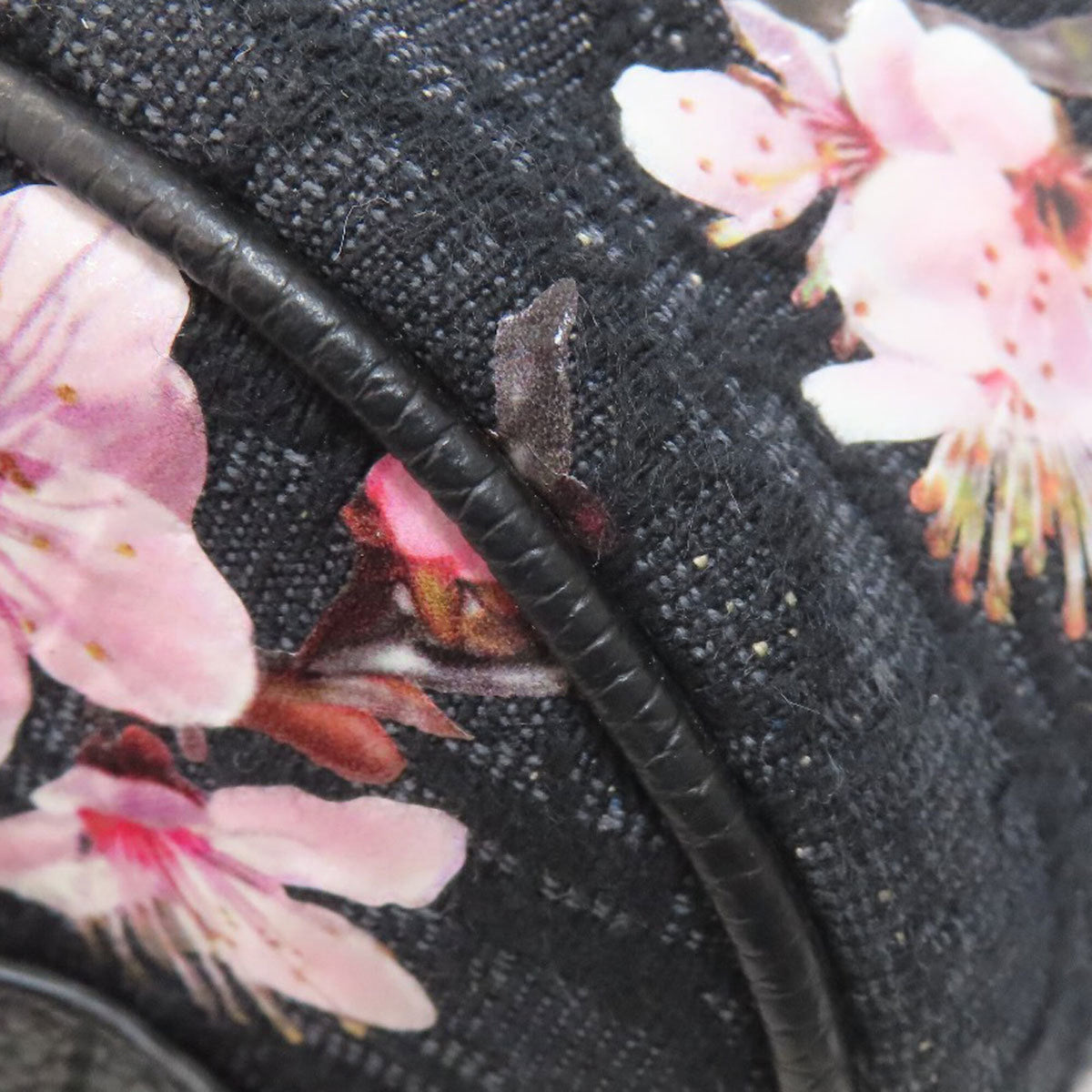 Christian Dior Black Canvas Handbag (Pre-Owned)