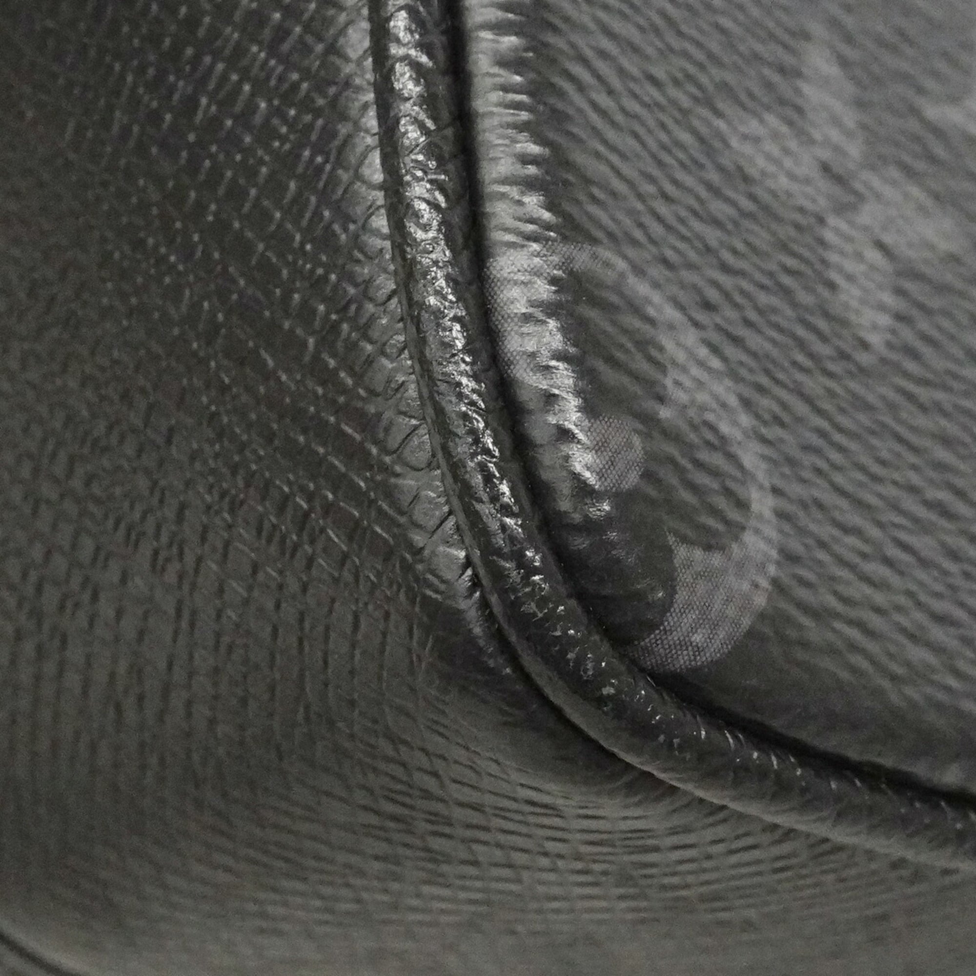 Louis Vuitton Black Shoulder Bag (Pre-Owned)