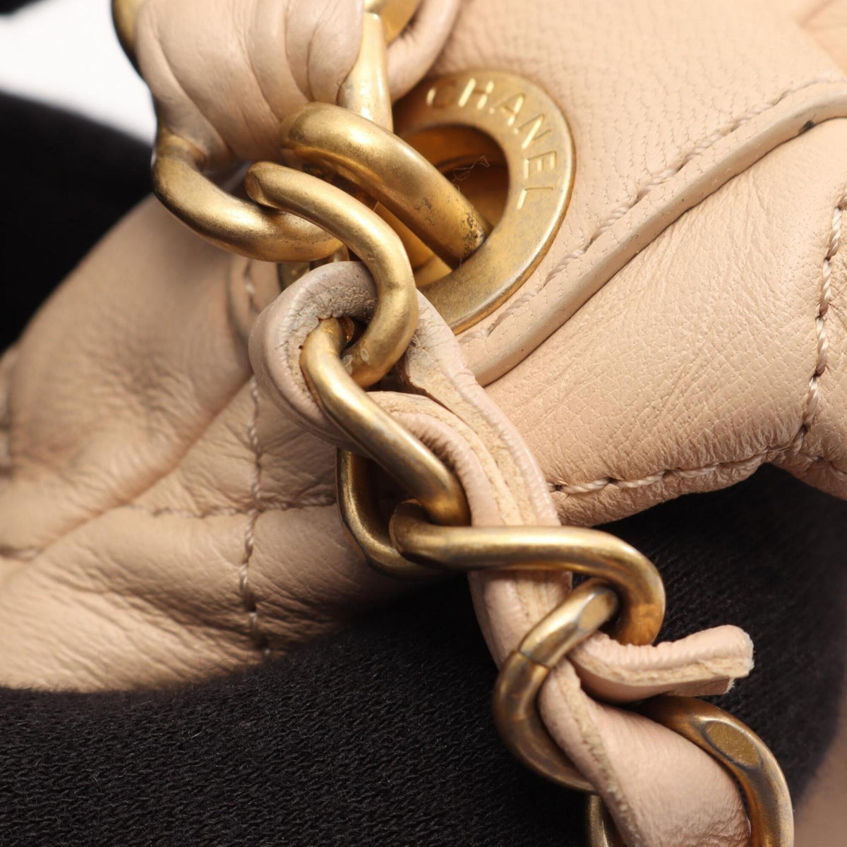 Chanel Beige Leather Handbag Shoulder Bag (Pre-Owned)