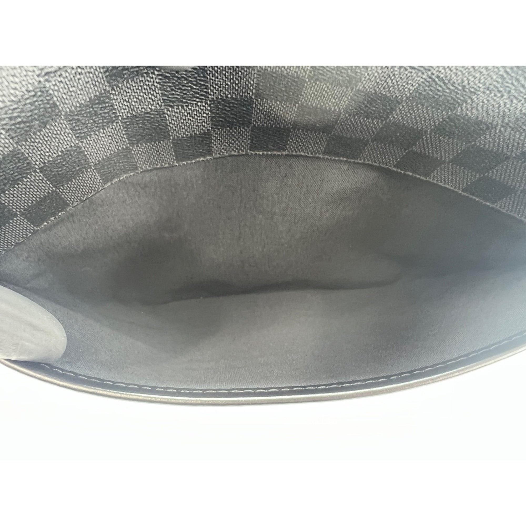 Louis Vuitton Black Shoulder Bag (Pre-Owned)