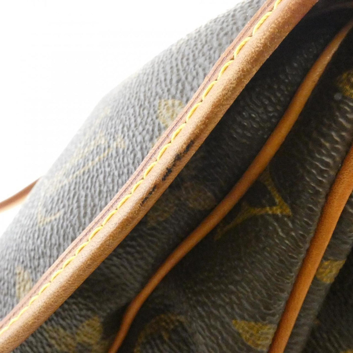 Louis Vuitton Brown Coated Canvas Shoulder Bag (Pre-Owned)