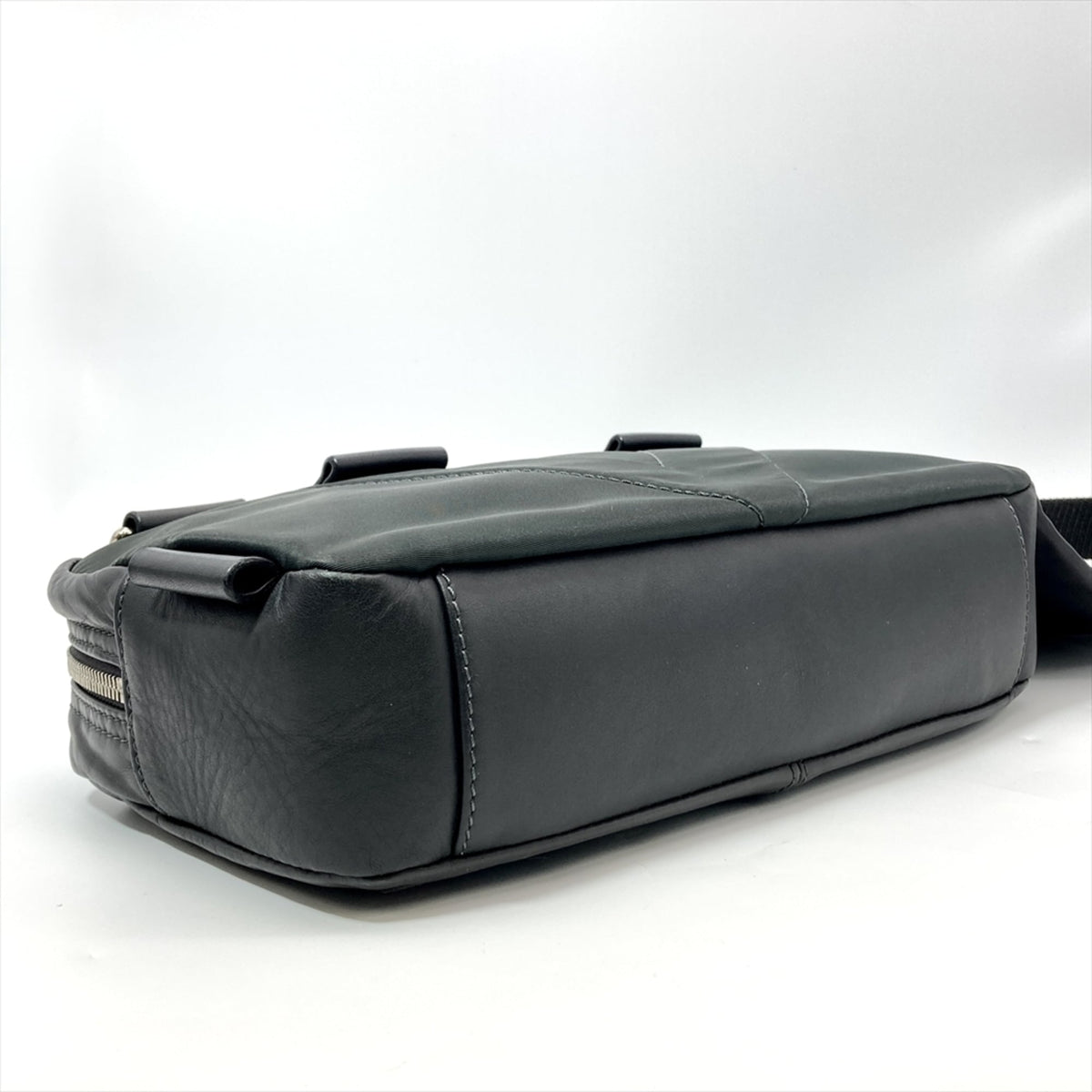 Louis Vuitton Gray Leather Crossbody Bag Fanny Pack (Pre-Owned)