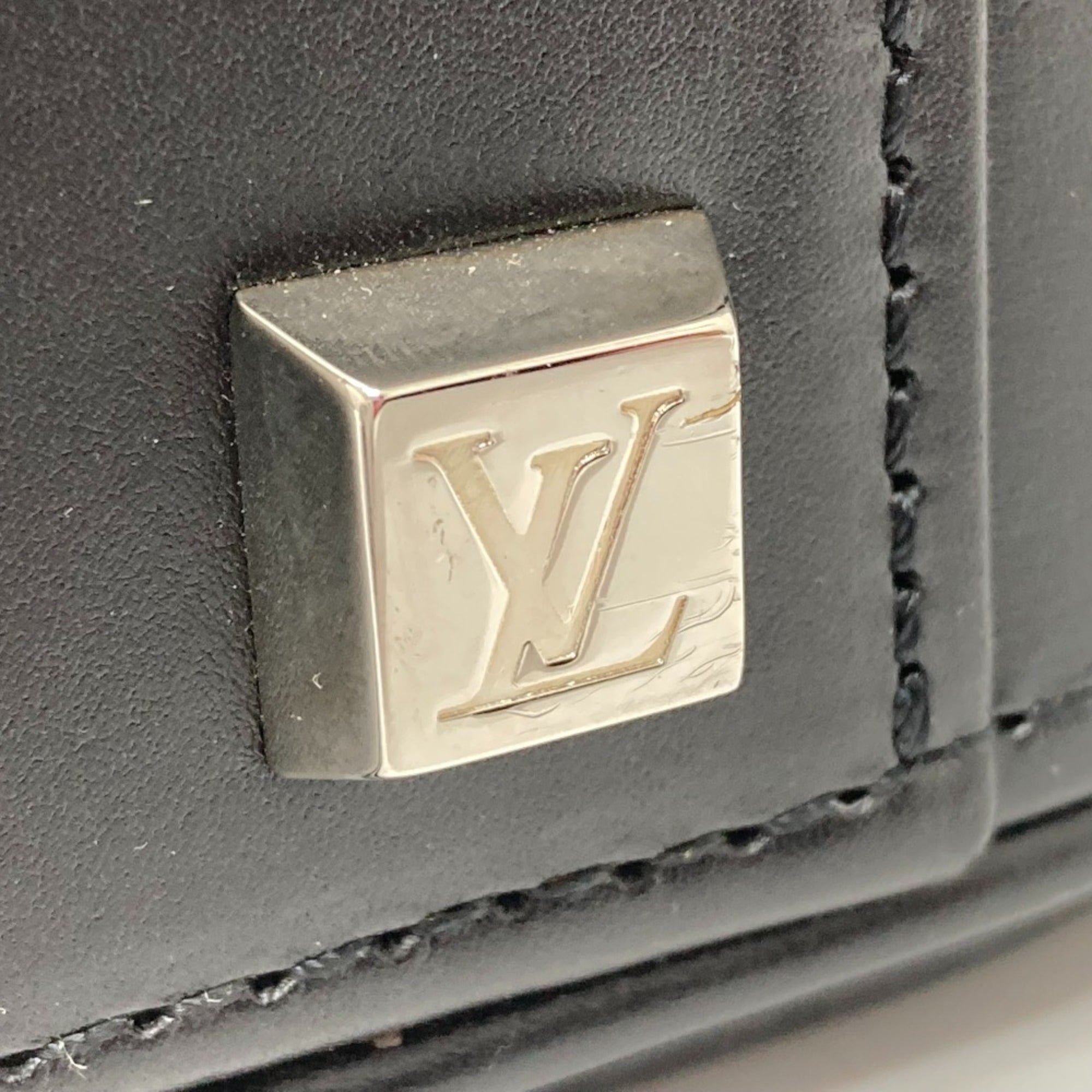 Louis Vuitton Black Other Handbag (Pre-Owned)