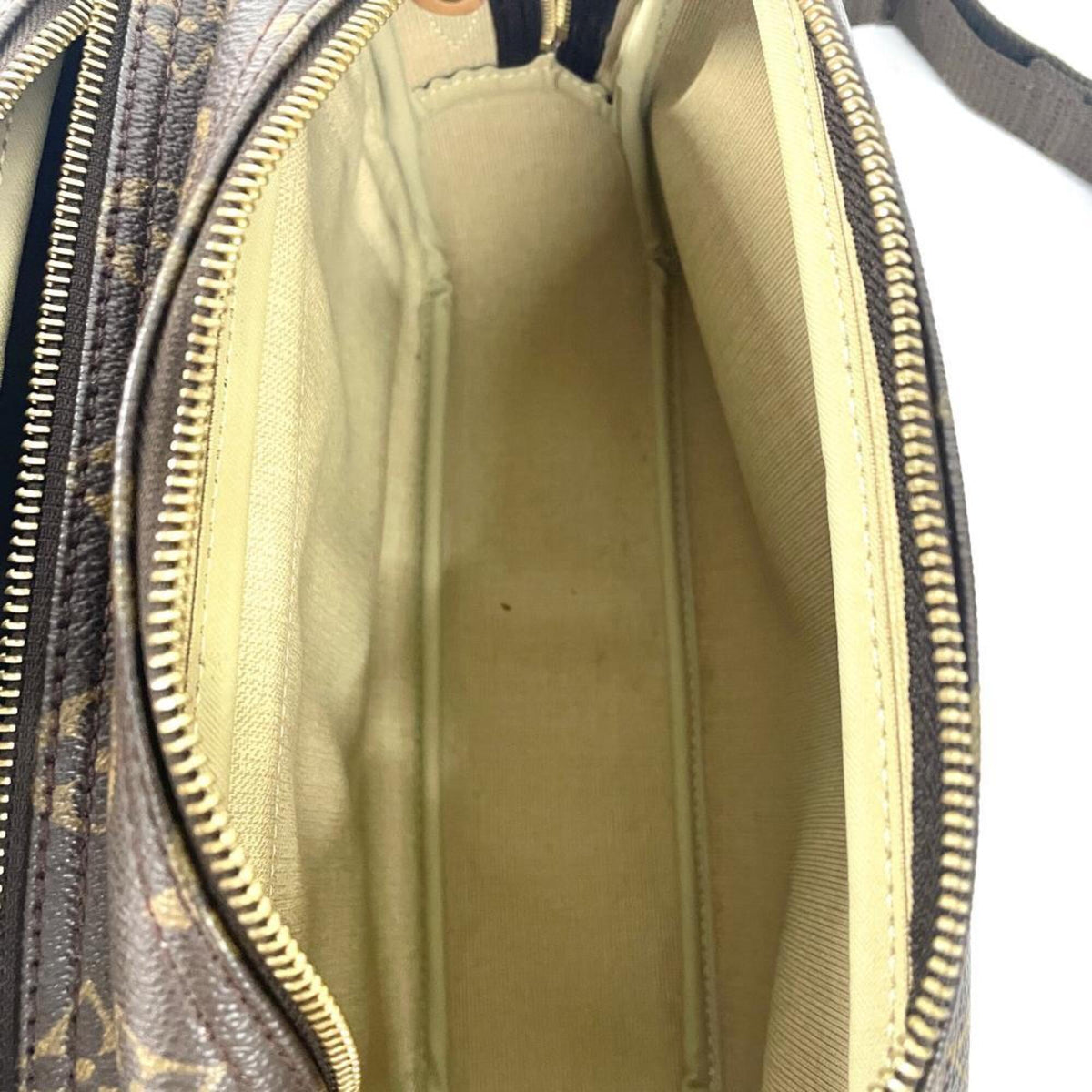 Louis Vuitton Brown Monogram Monogram Shoulder Bag (Pre-Owned)