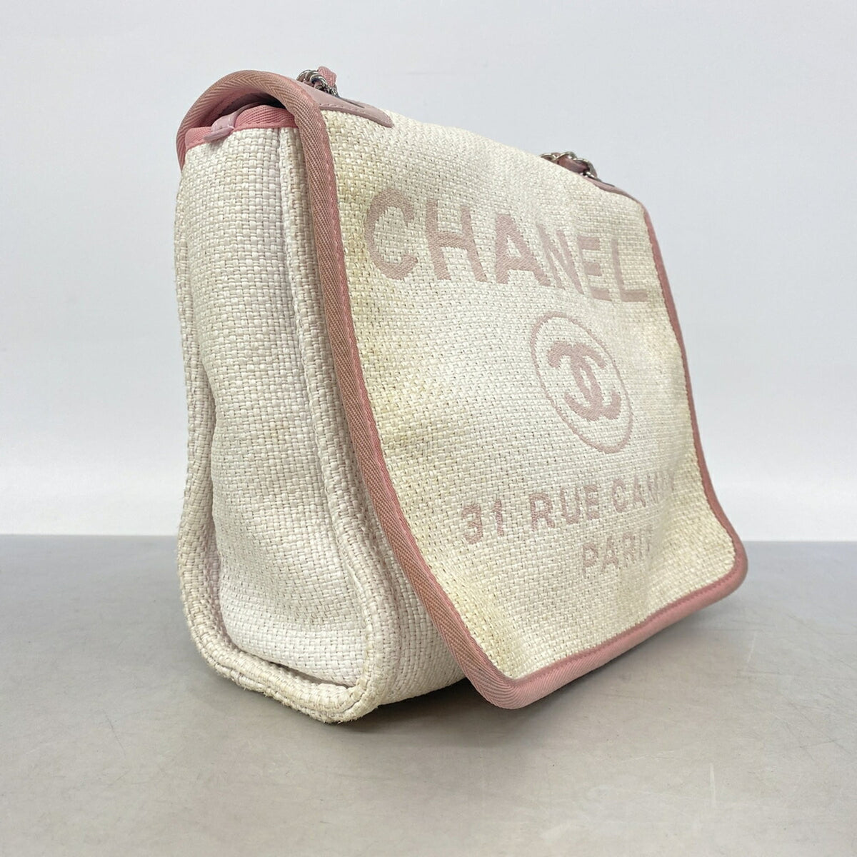 Chanel Pink White Straw Shoulder Bag (Pre-Owned)