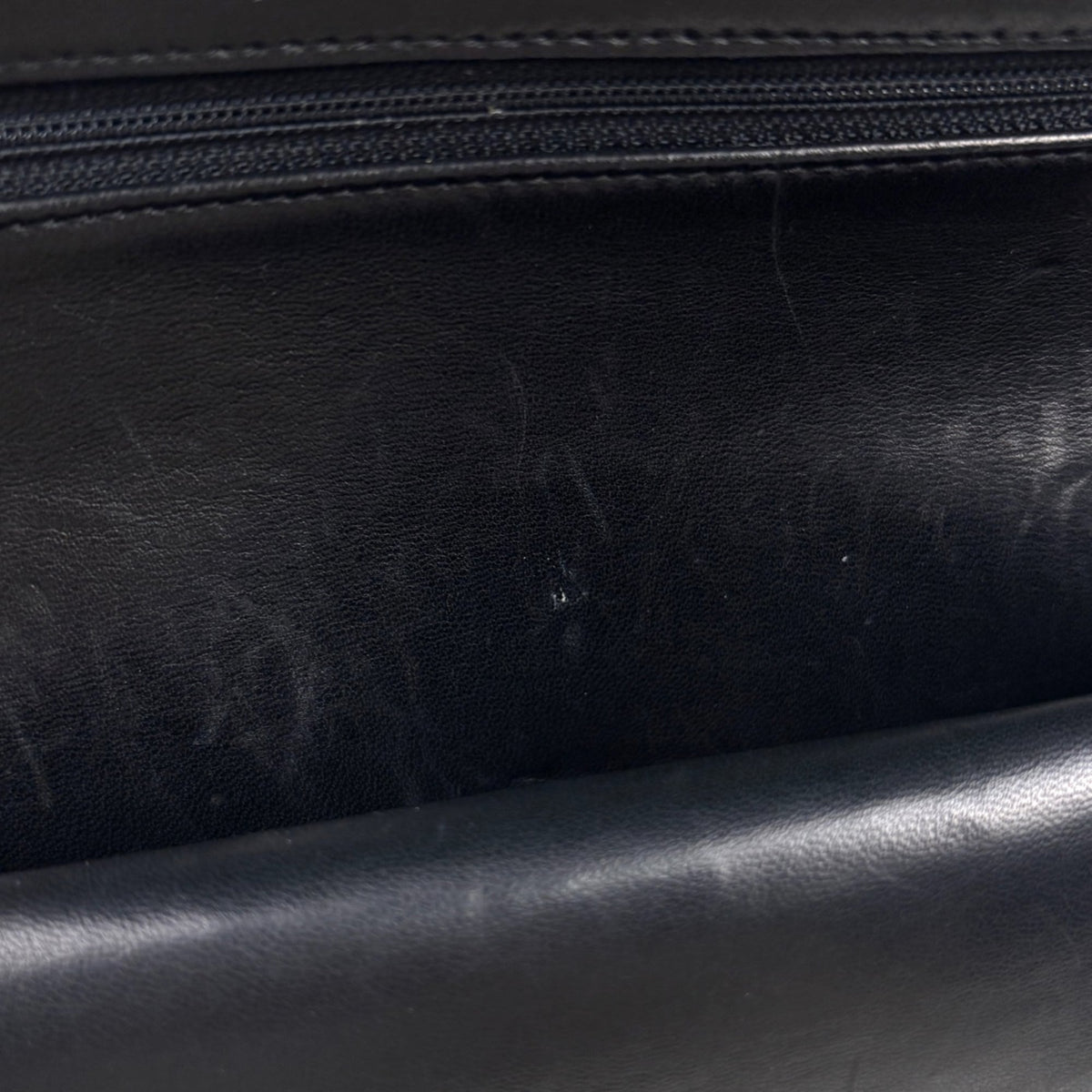 Chanel Matelasse Black Leather Shoulder Bag (Pre-Owned)
