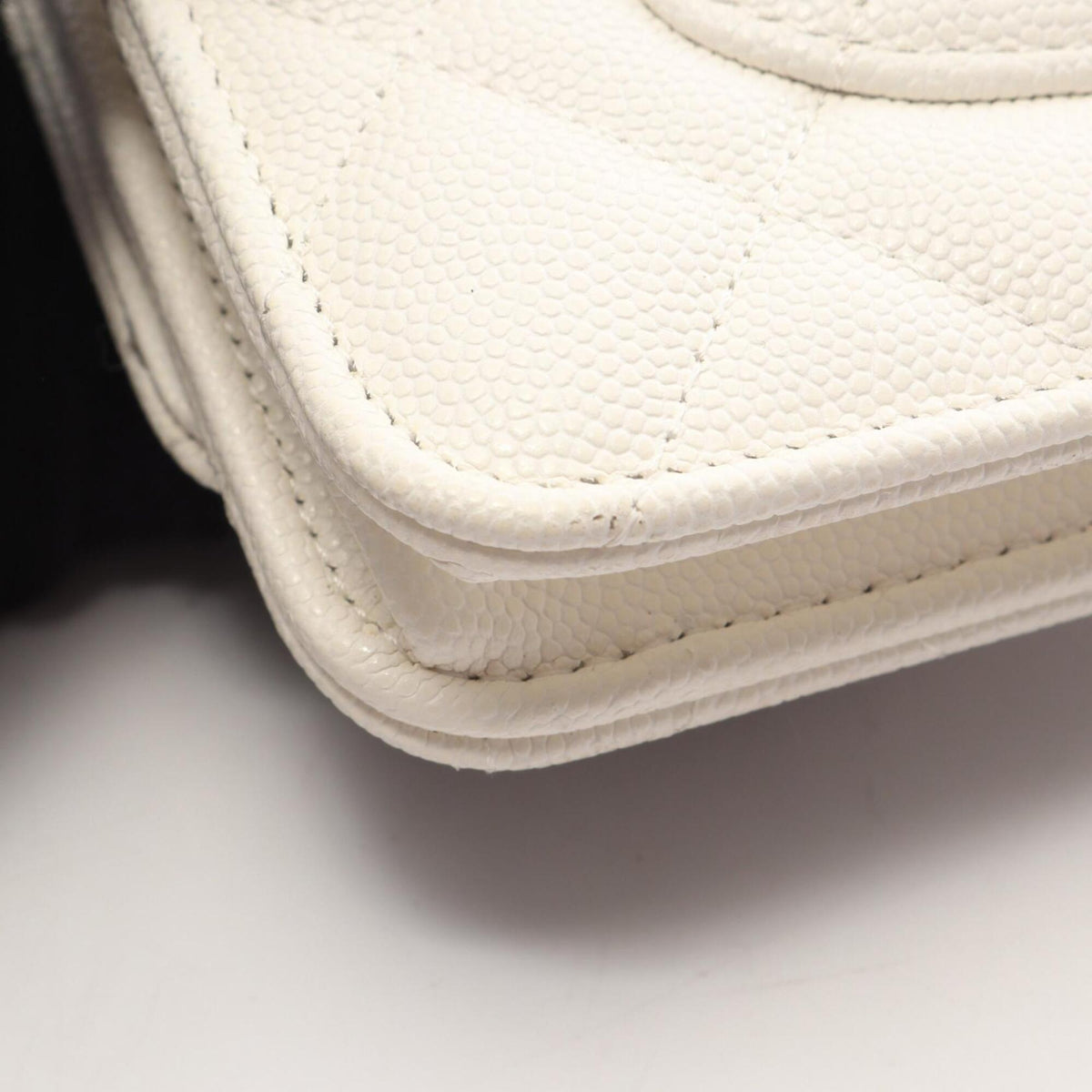 Chanel White Grained Calfskin Handbag Shoulder Bag (Pre-Owned)