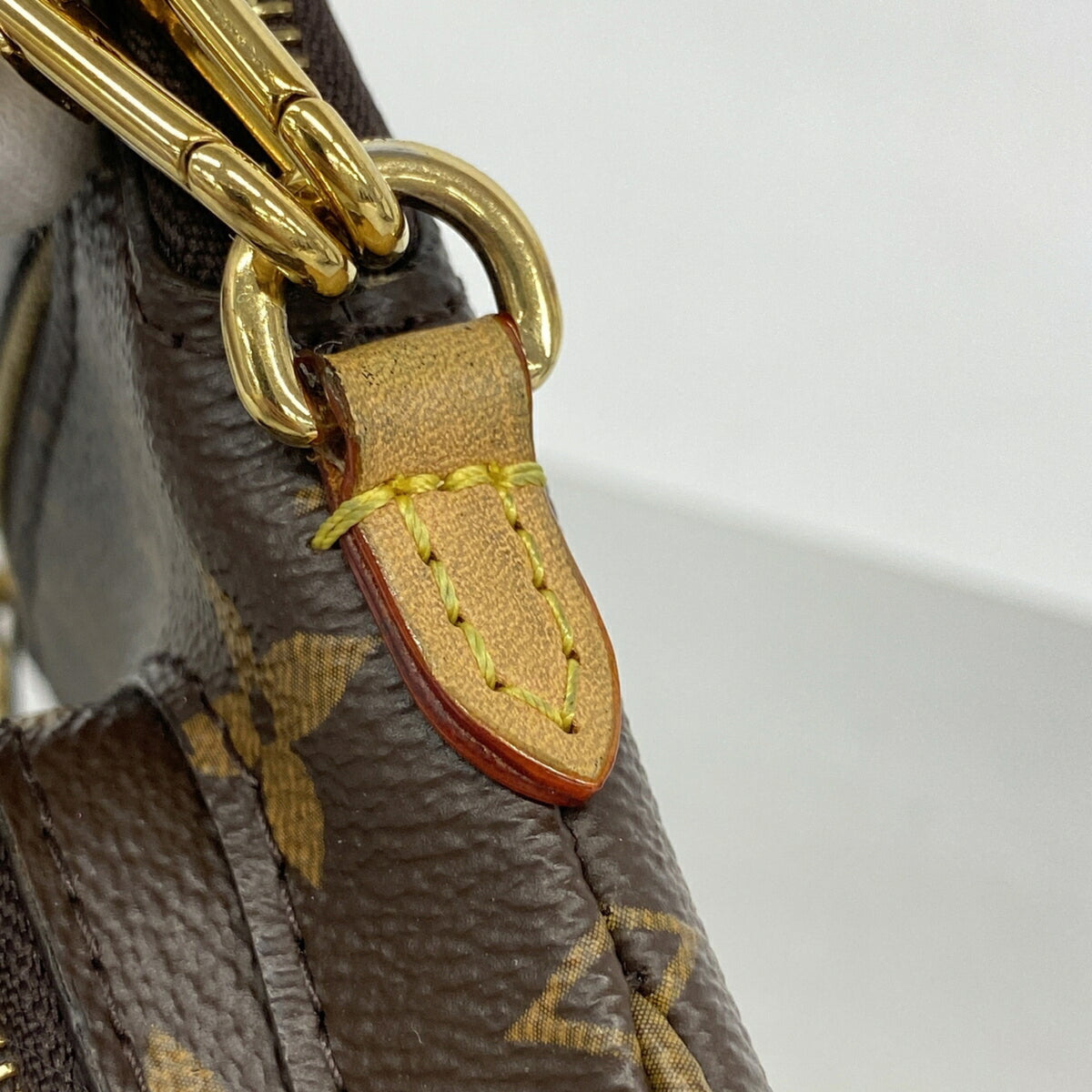 Louis Vuitton Brown Shoulder Bag (Pre-Owned)