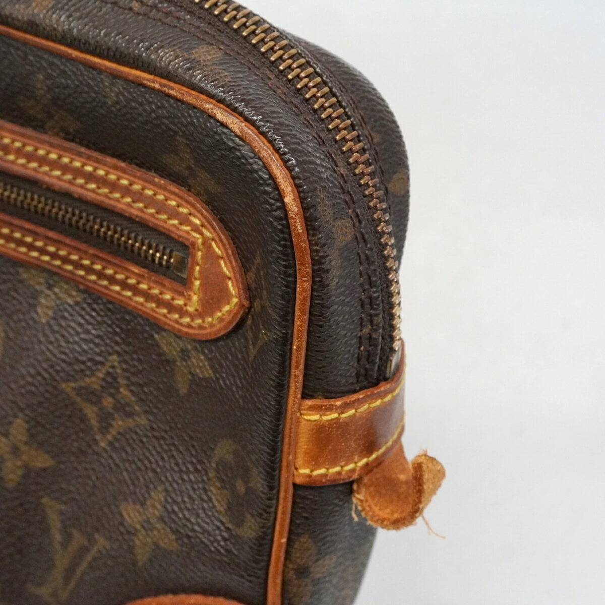Louis Vuitton Brown Clutch Bag (Pre-Owned)