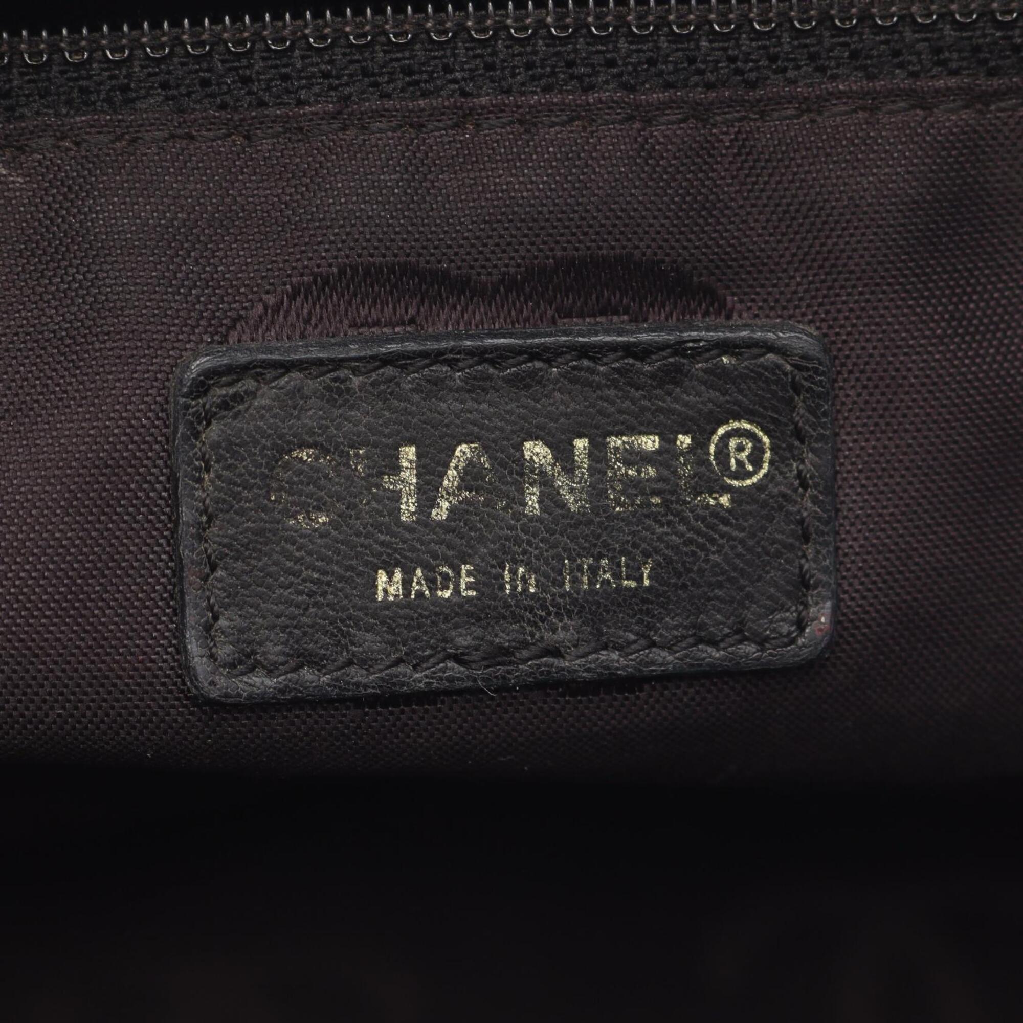 Chanel Wild Stitch Black Leather Handbag (Pre-Owned)