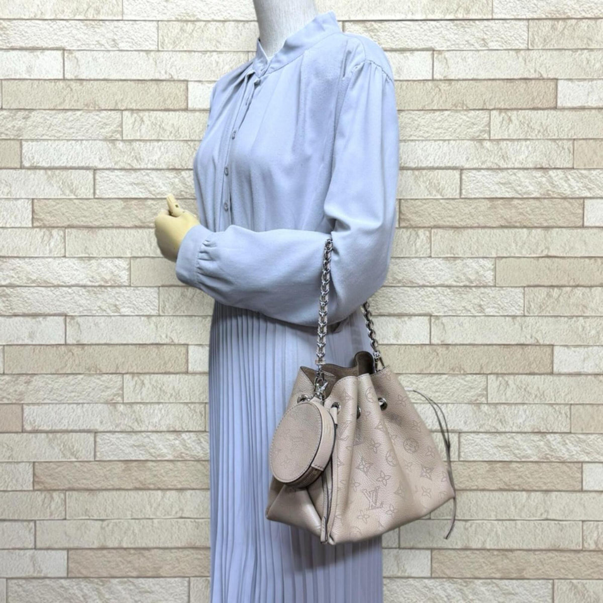Louis Vuitton Beige Mahina Leather Handbag Shoulder Bag (Pre-Owned)