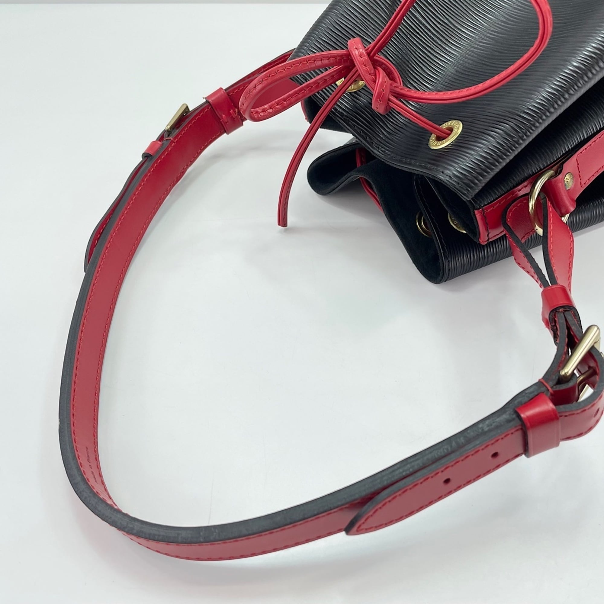 Louis Vuitton Black Shoulder Bag (Pre-Owned)