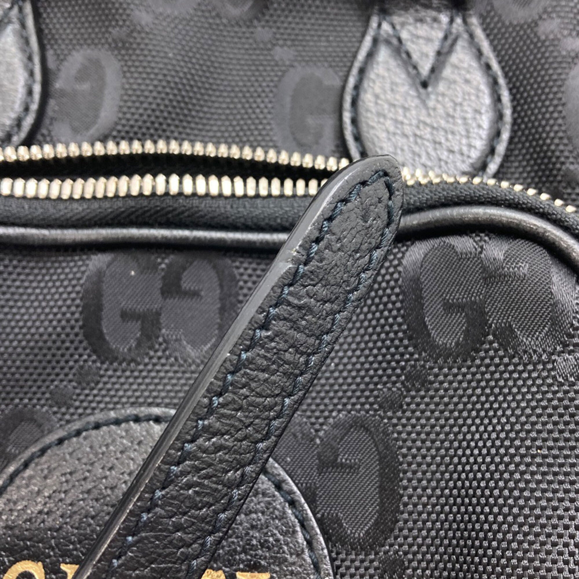 Gucci Black Canvas Shoulder Bag (Pre-Owned)