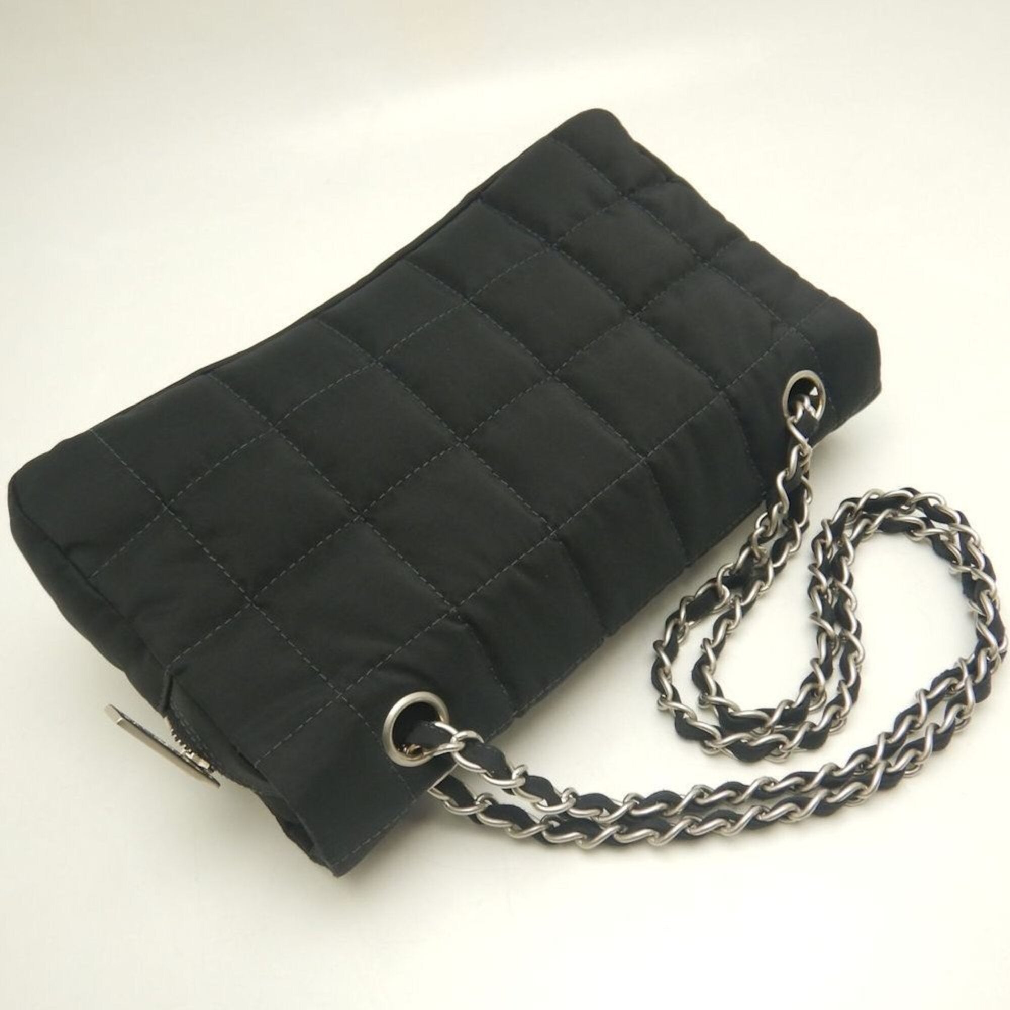 Chanel Chocolate Bar Black Nylon Canvas Shoulder Bag (Pre-Owned)