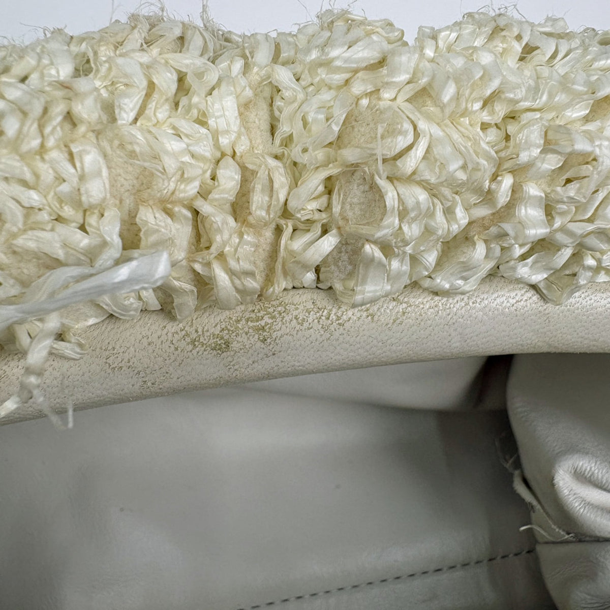 Bottega Veneta White Fabric Leather Pouch Shoulder Bag (Pre-Owned)