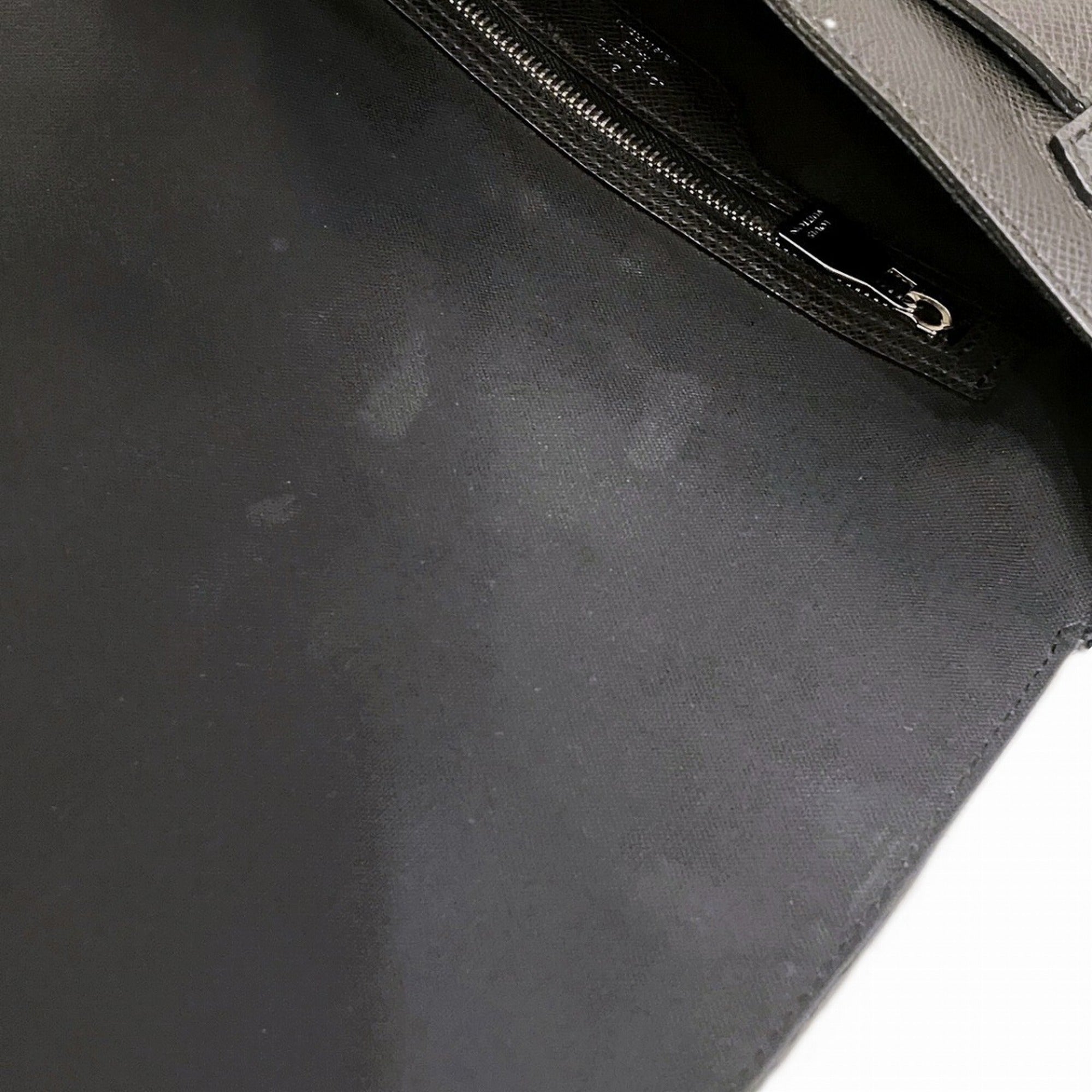 Louis Vuitton Taiga Black Leather Shoulder Bag (Pre-Owned)