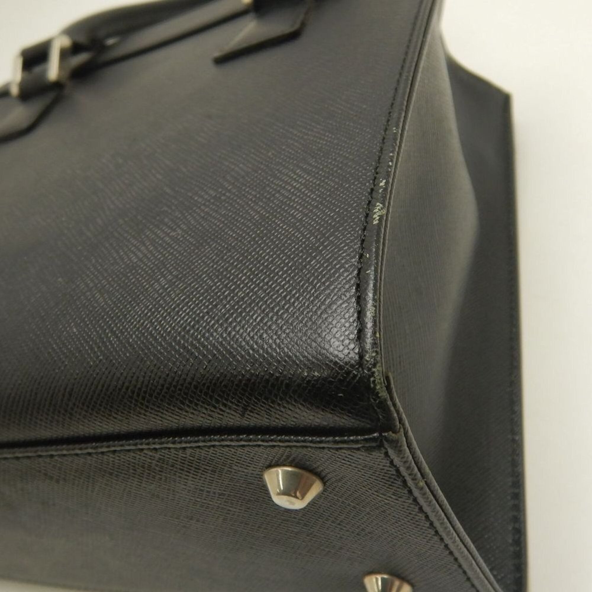 Burberry Black Leather Handbag (Pre-Owned)
