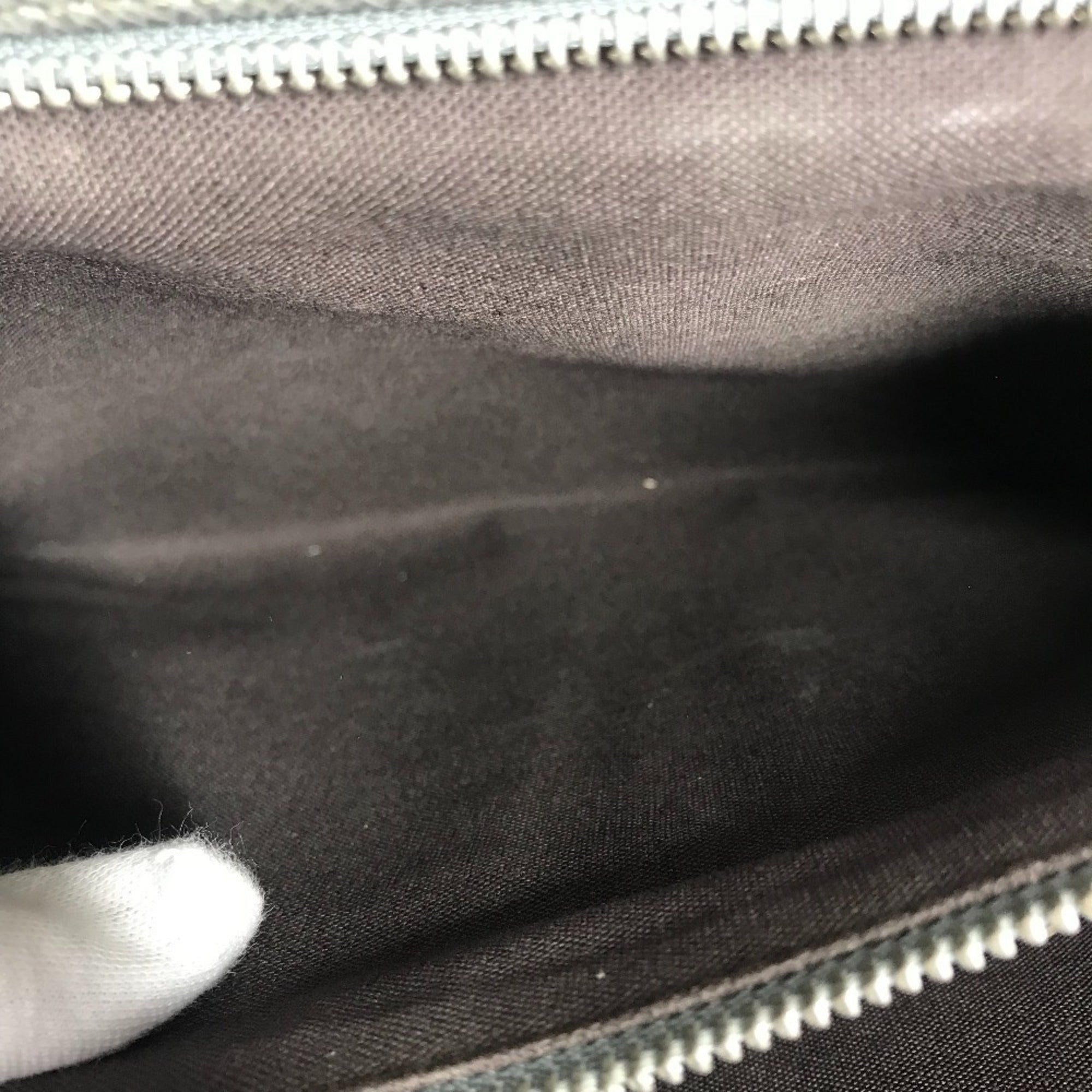 Louis Vuitton Glacier Gray Taiga Leather Briefcase Shoulder Bag (Pre-Owned)