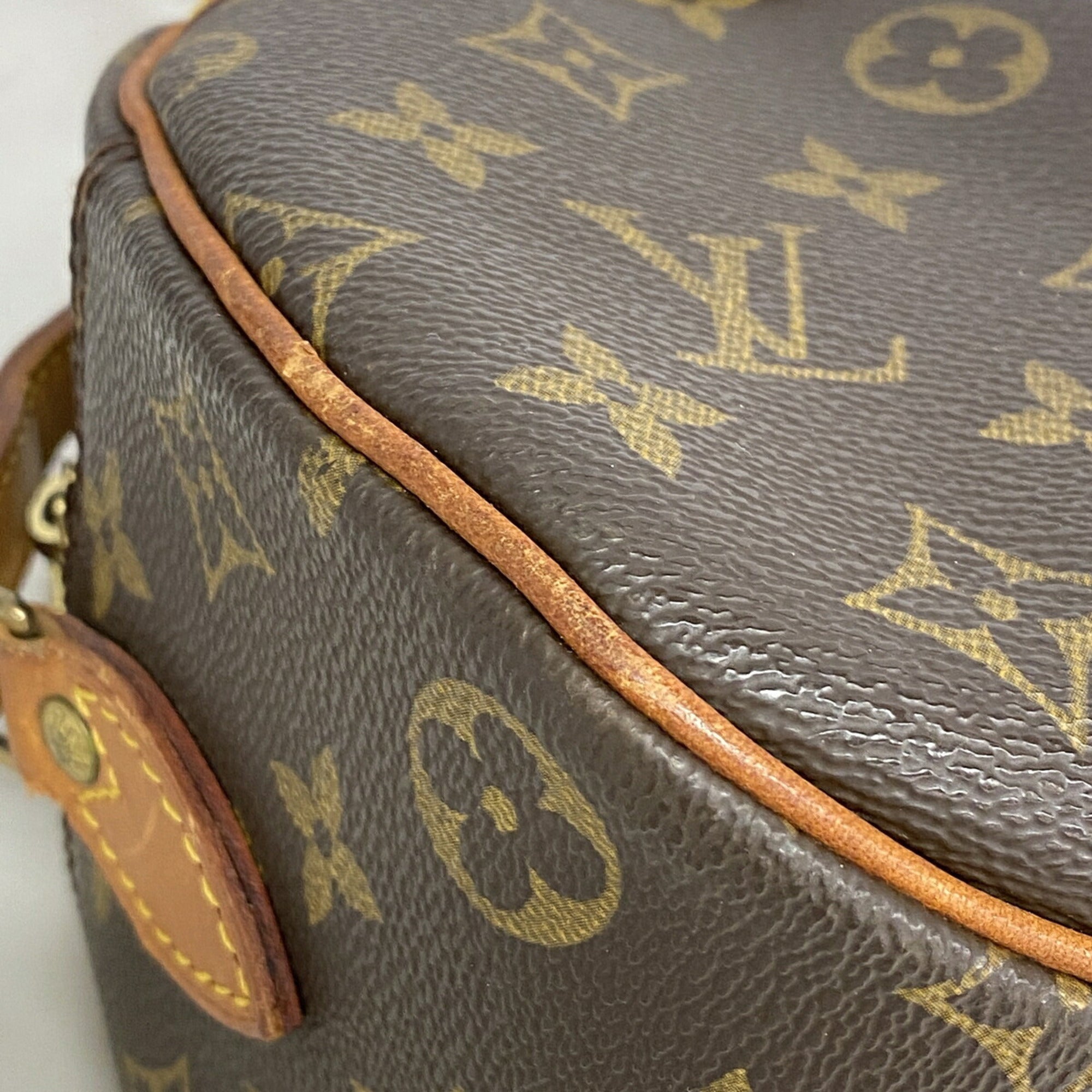 Louis Vuitton Brown Shoulder Bag (Pre-Owned)