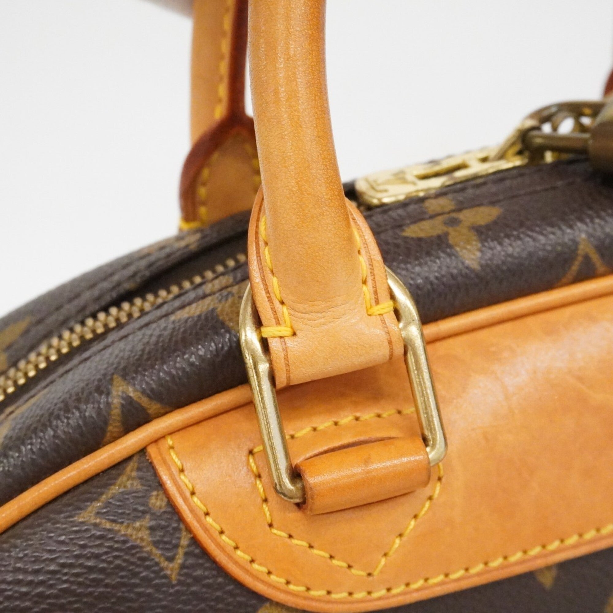 Louis Vuitton Brown Handbag (Pre-Owned)