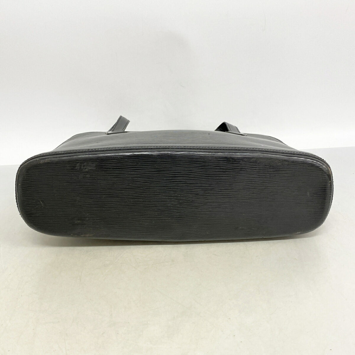 Louis Vuitton Noir Shoulder Bag (Pre-Owned)