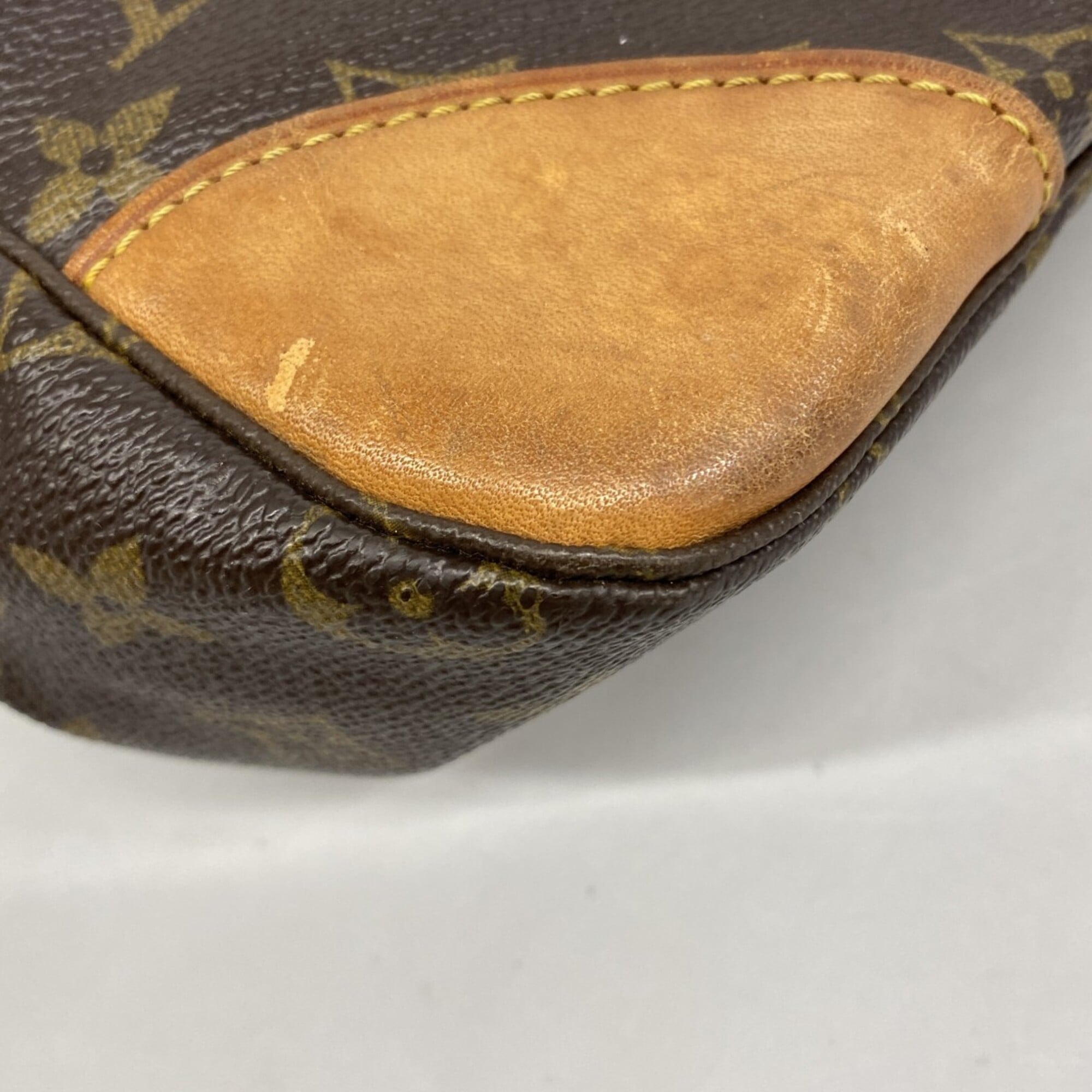 Louis Vuitton Brown Shoulder Bag (Pre-Owned)