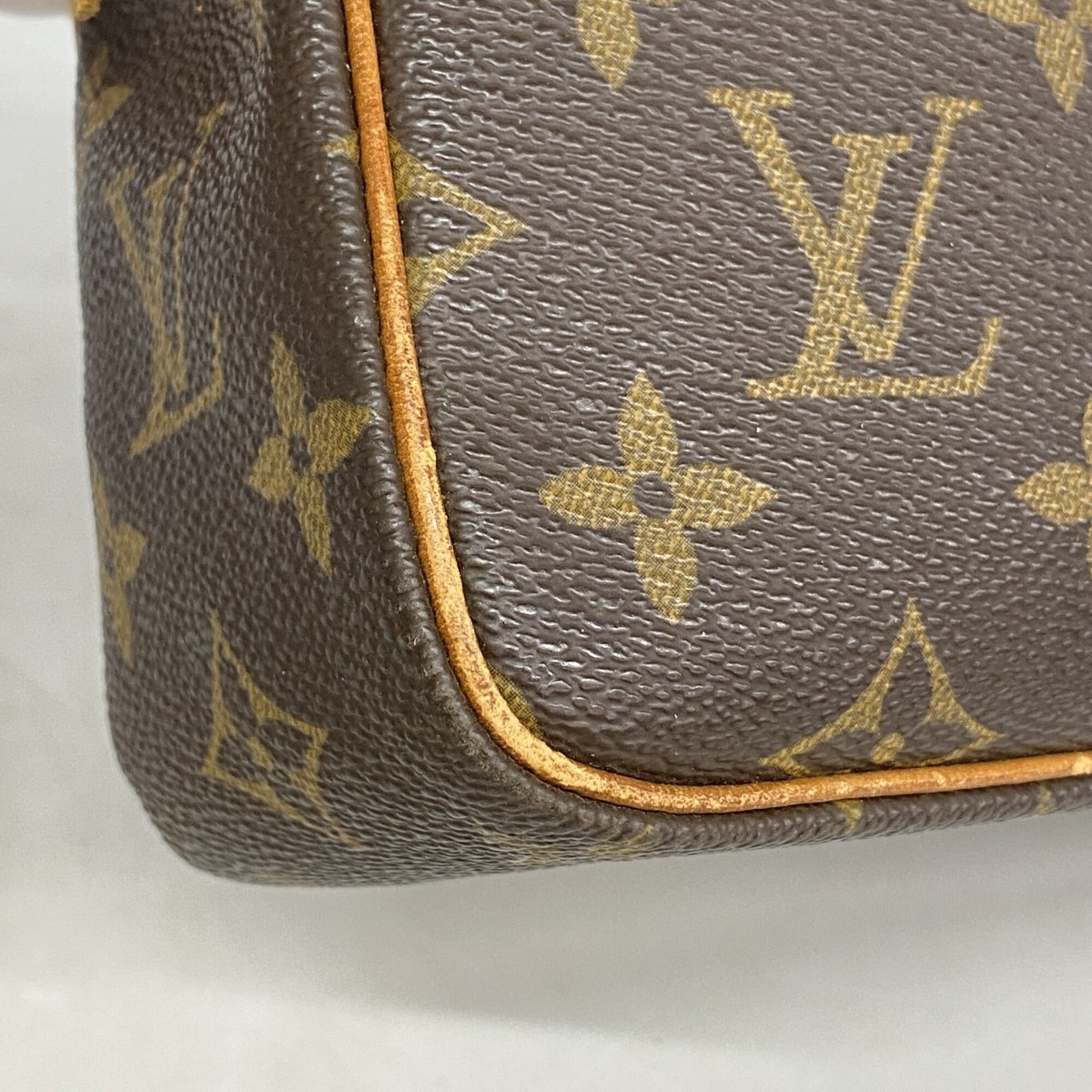Louis Vuitton Brown Clutch Bag (Pre-Owned)