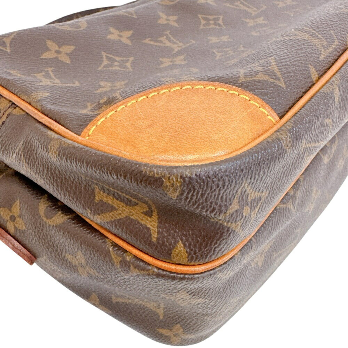 Louis Vuitton Brown Monogram Leather Shoulder Bag (Pre-Owned)