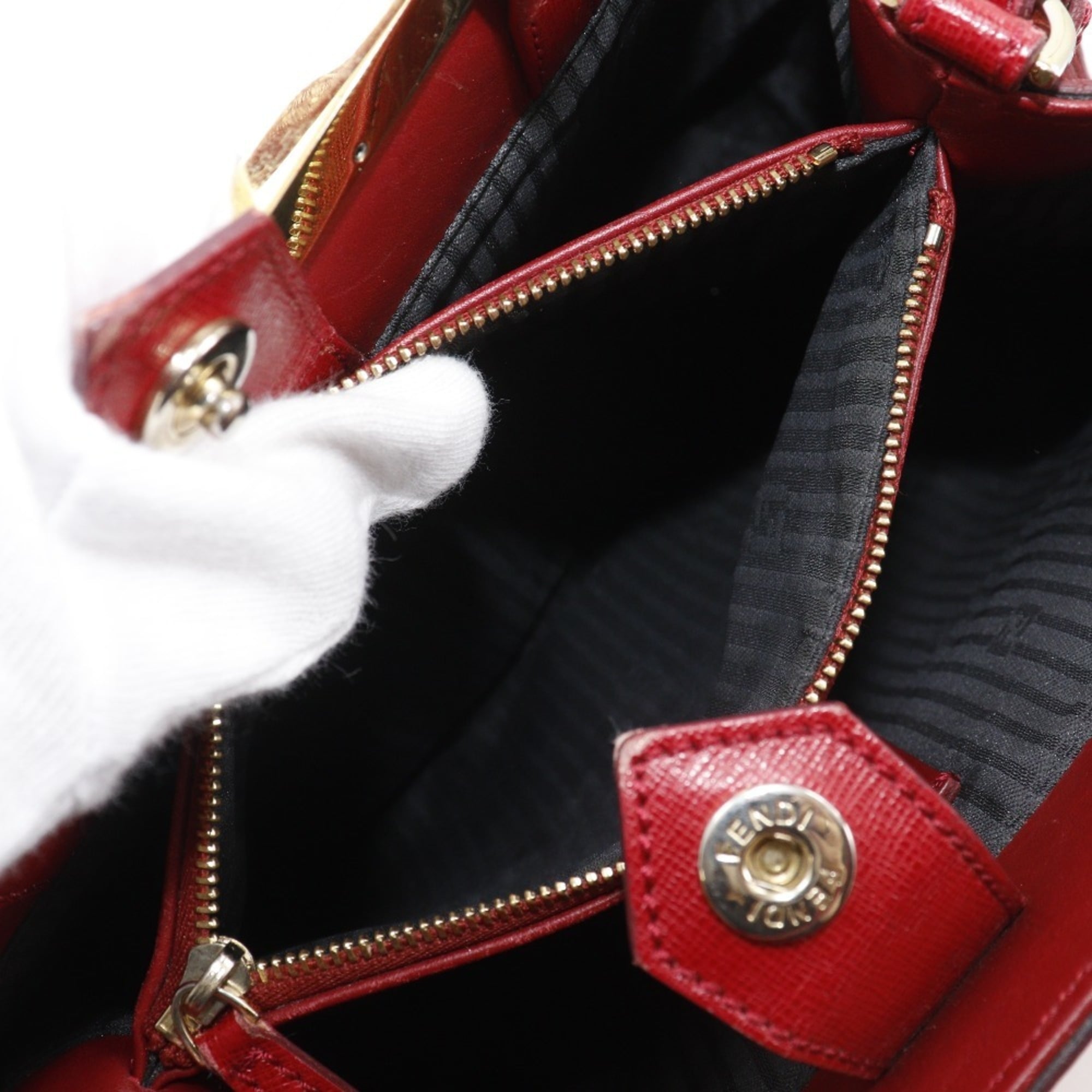 Fendi Red Color Leather Handbag (Pre-Owned)