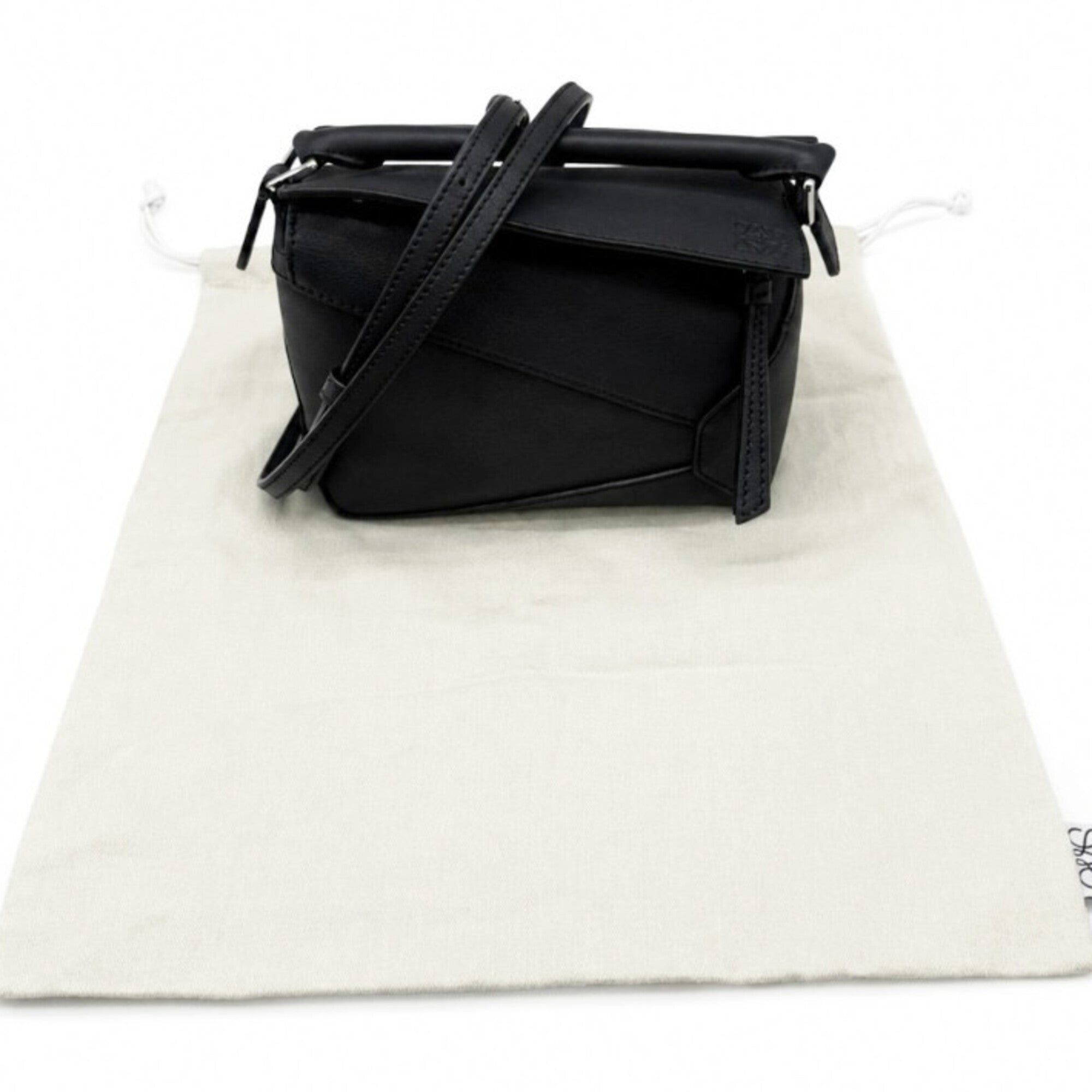 Loewe Black Leather Handbag Shoulder Bag (Pre-Owned)