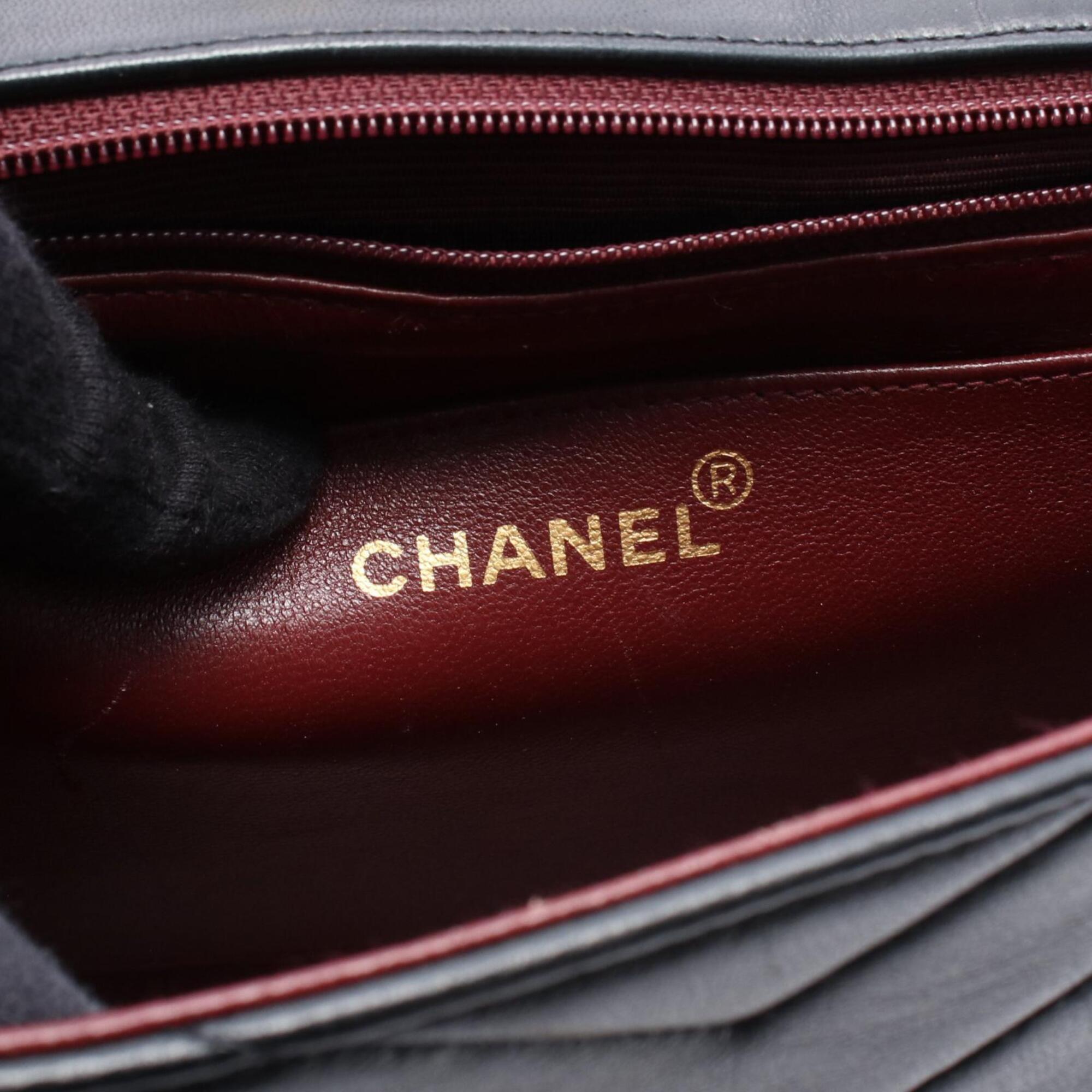 Chanel Black Leather Handbag Shoulder Bag (Pre-Owned)