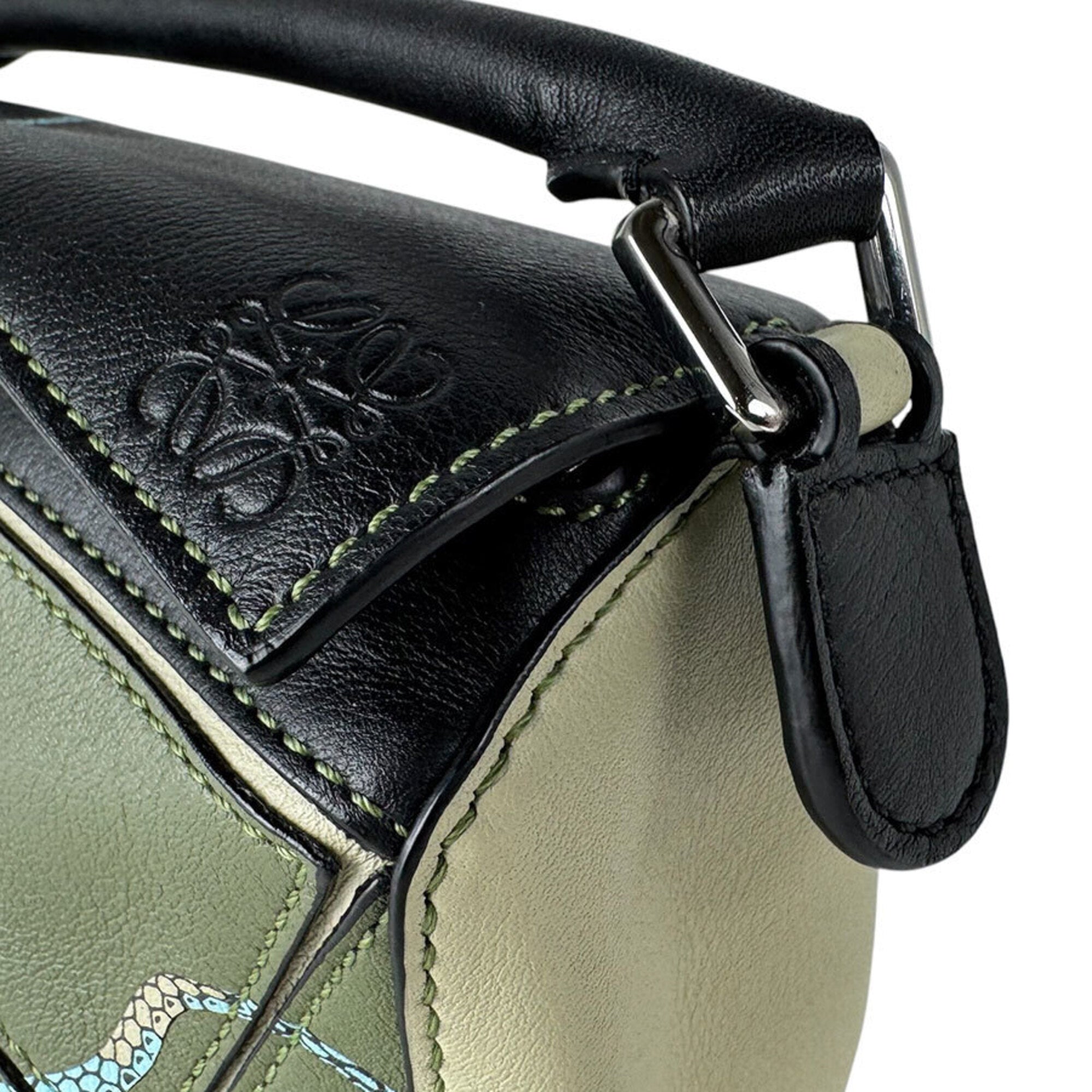 Loewe Green Leather Shoulder Bag (Pre-Owned)