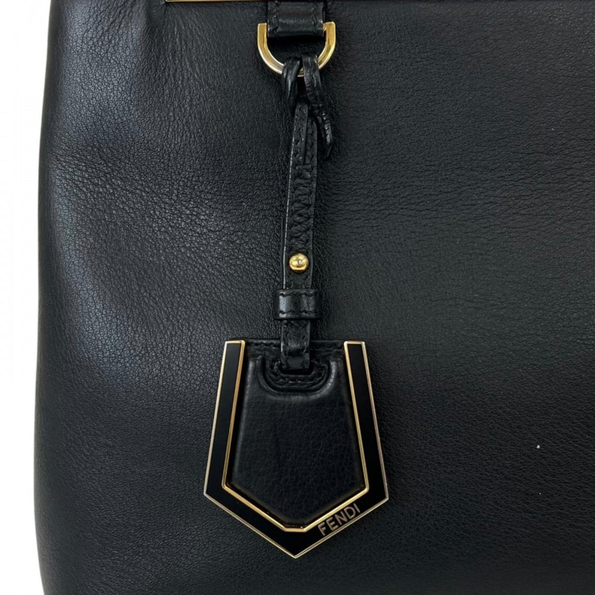 Fendi Black White Leather Handbag (Pre-Owned)