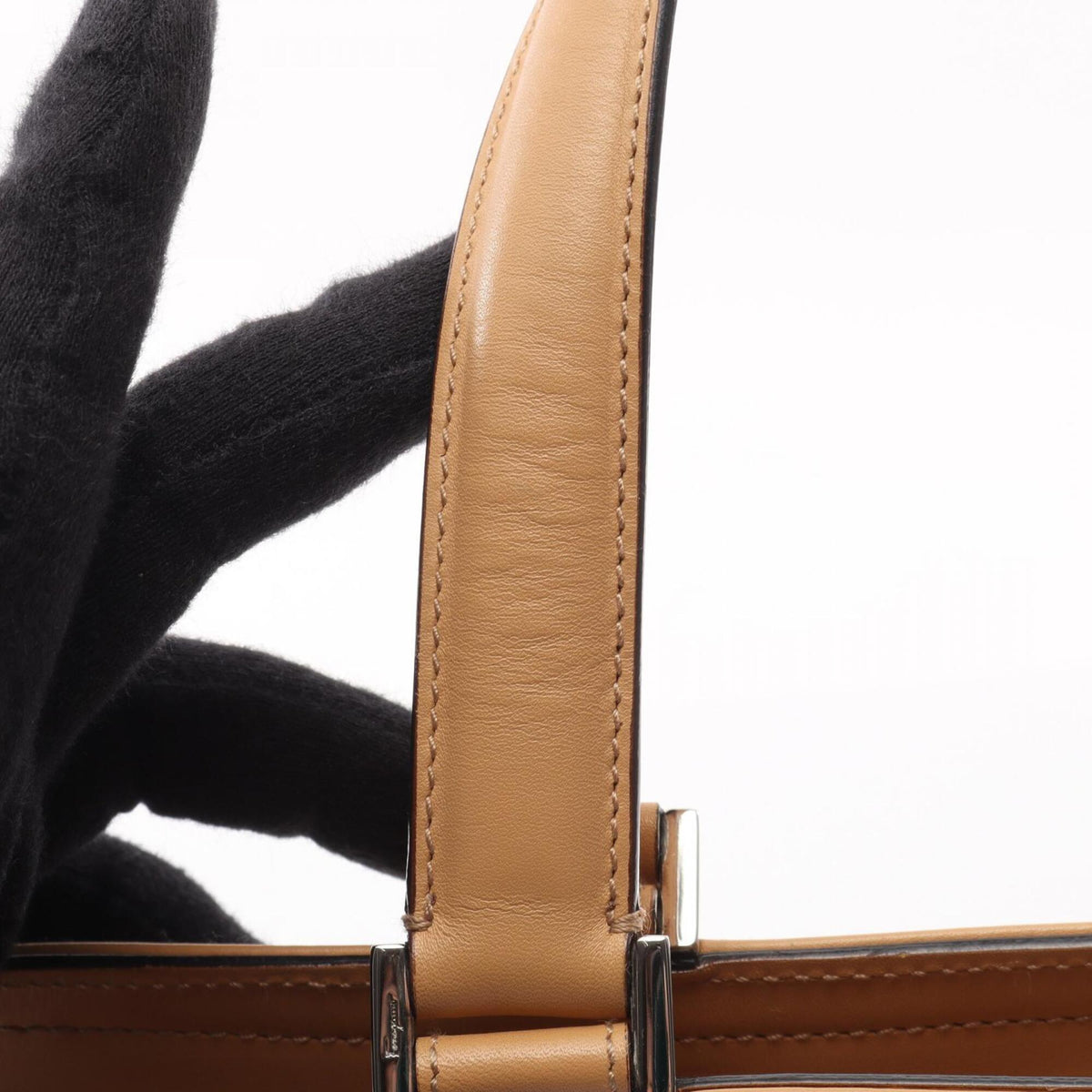 Salvatore Ferragamo Beige Leather Handbag (Pre-Owned)
