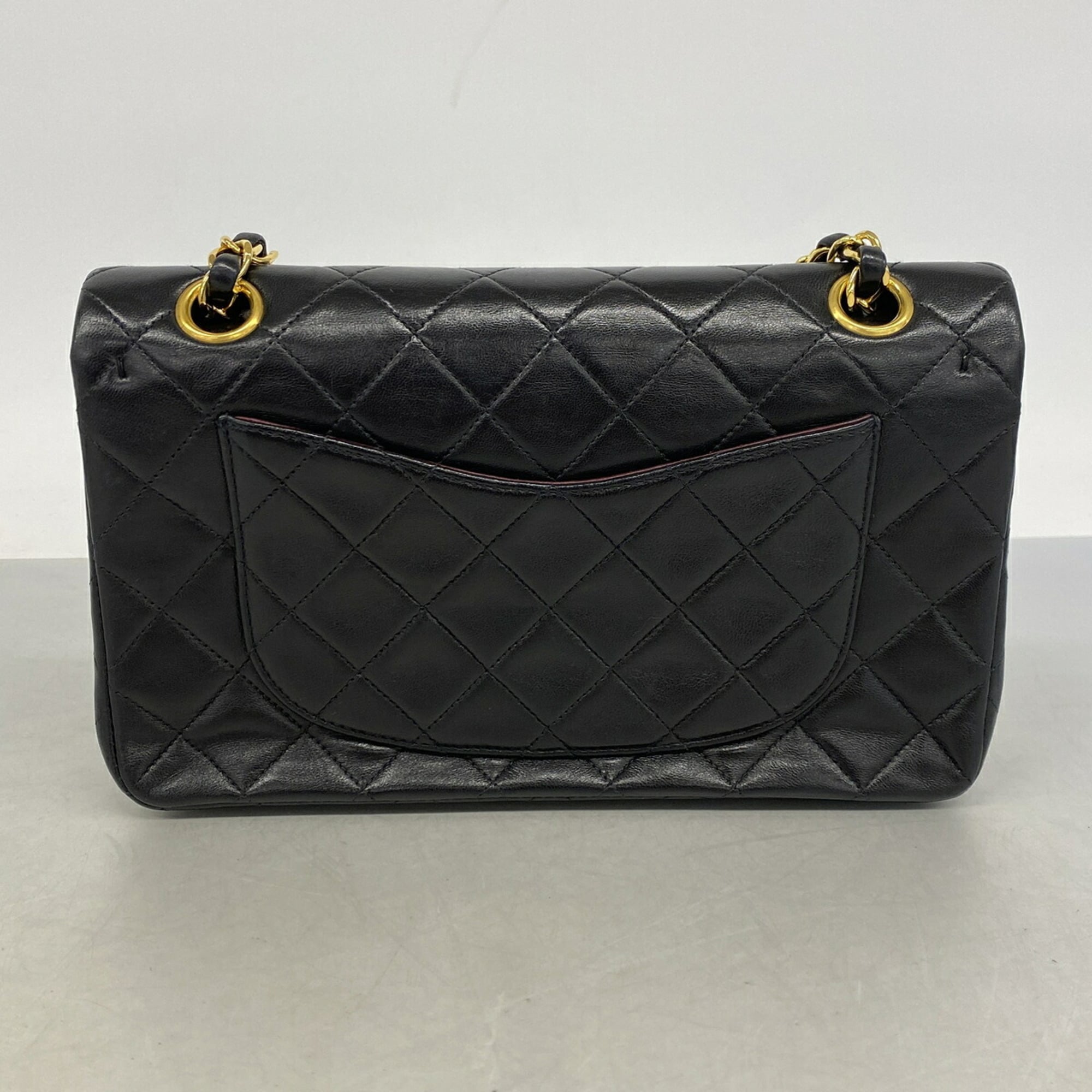 Chanel Black Leather Shoulder Bag (Pre-Owned)