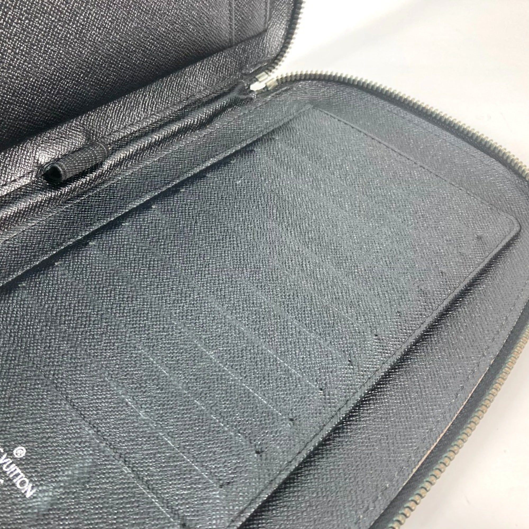 Louis Vuitton Epi Black Noir Epi Leather Clutch Bag Handbag (Pre-Owned)