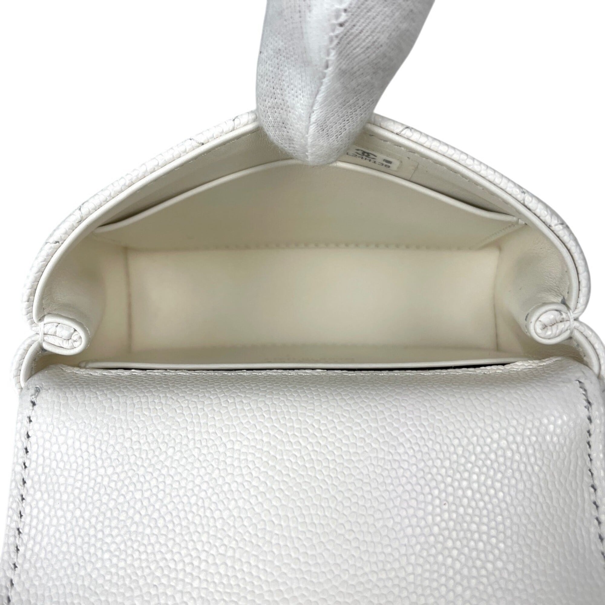 Chanel White Leather Handbag Shoulder Bag (Pre-Owned)