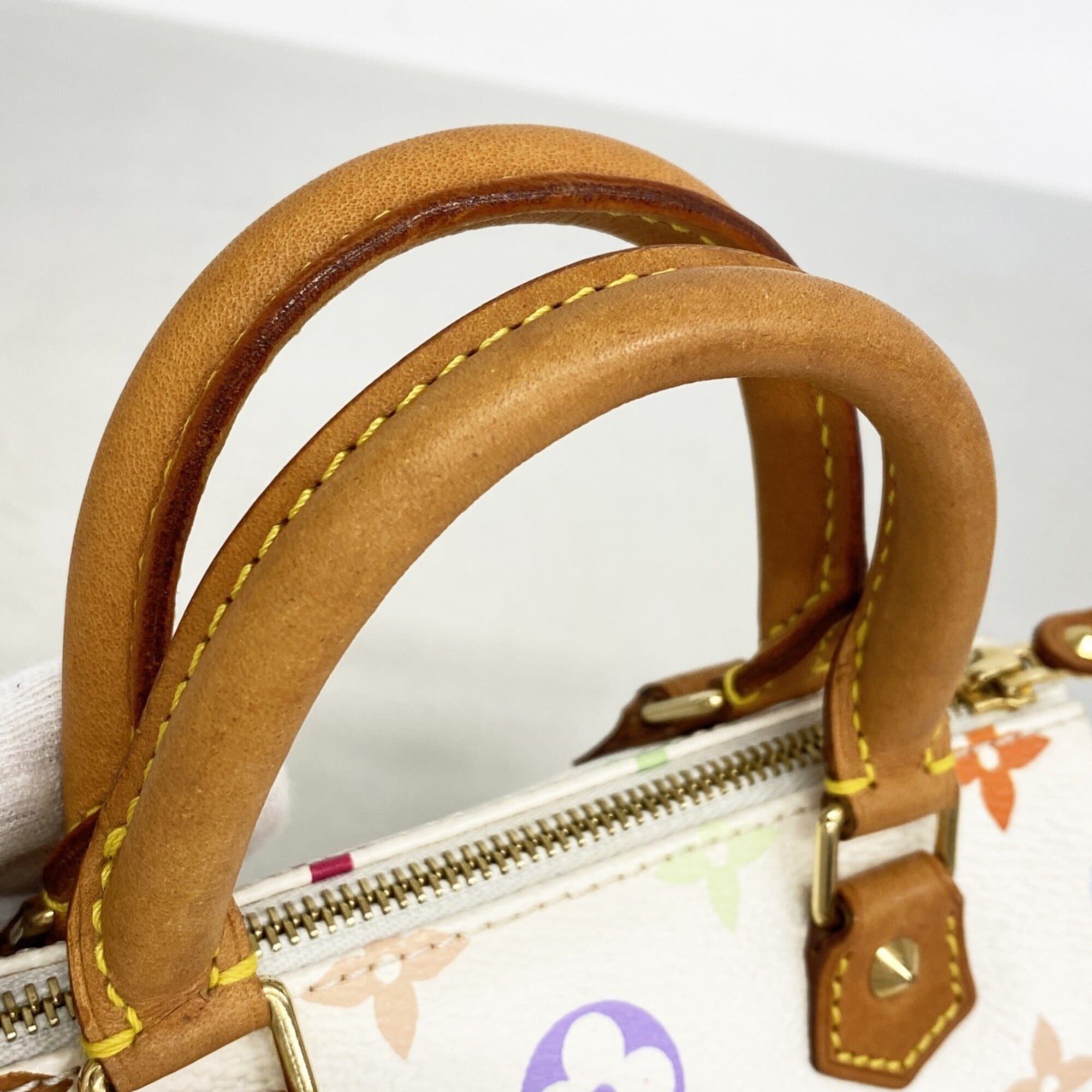 Louis Vuitton Blanc Handbag (Pre-Owned)