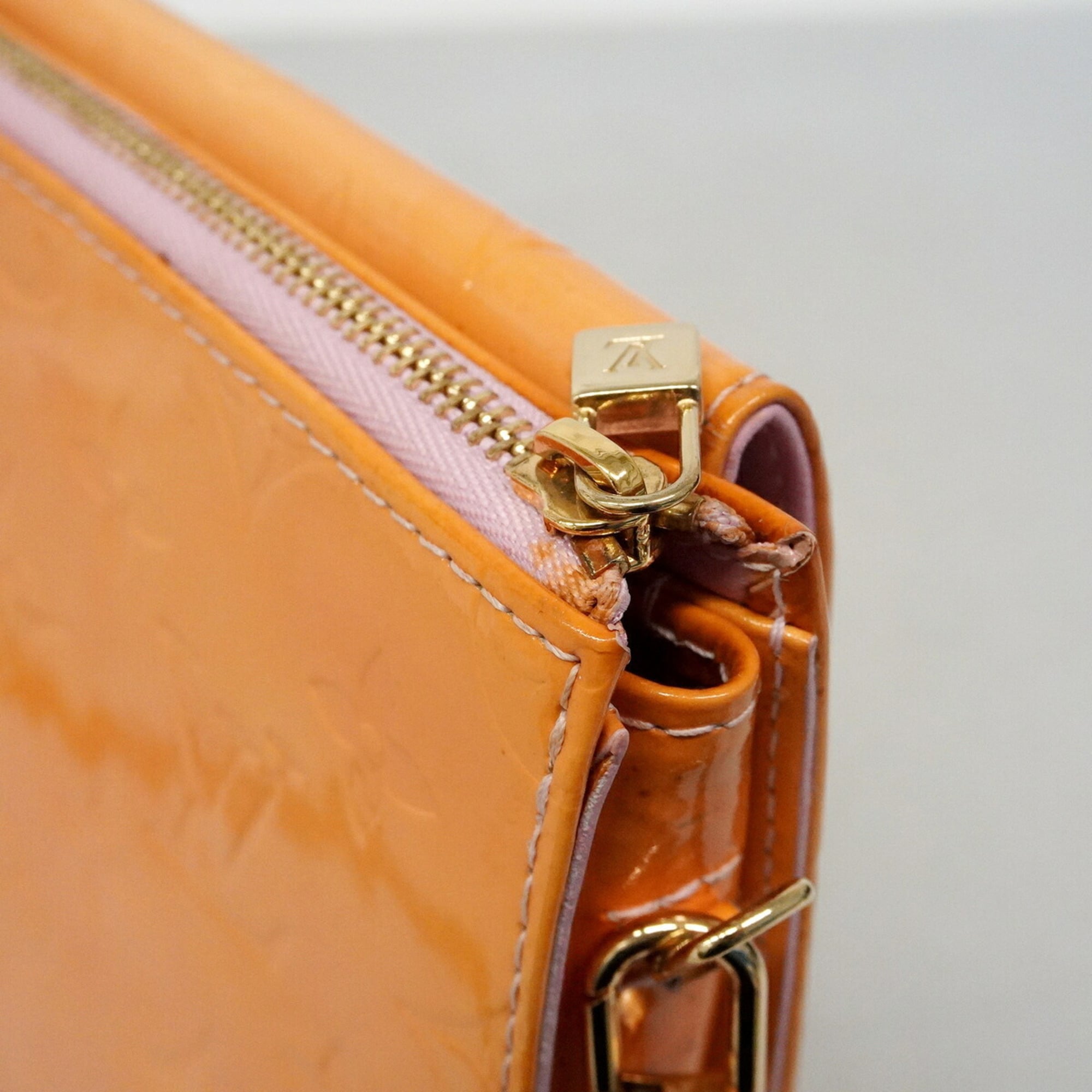 Louis Vuitton Rose Handbag (Pre-Owned)