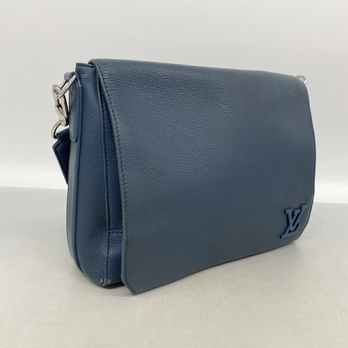 Louis Vuitton Blue Shoulder Bag (Pre-Owned)