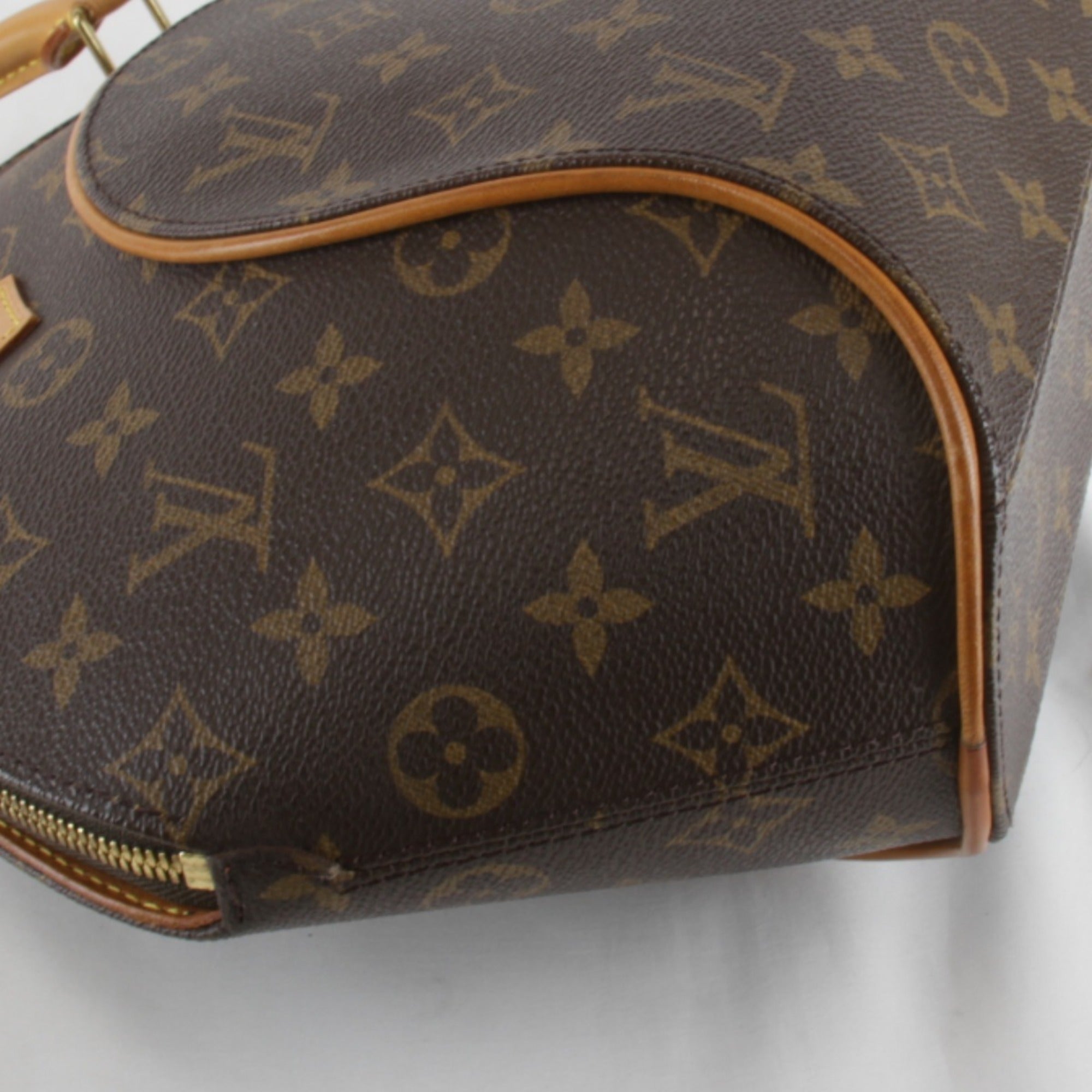 Louis Vuitton Brown Monogram Canvas Handbag (Pre-Owned)