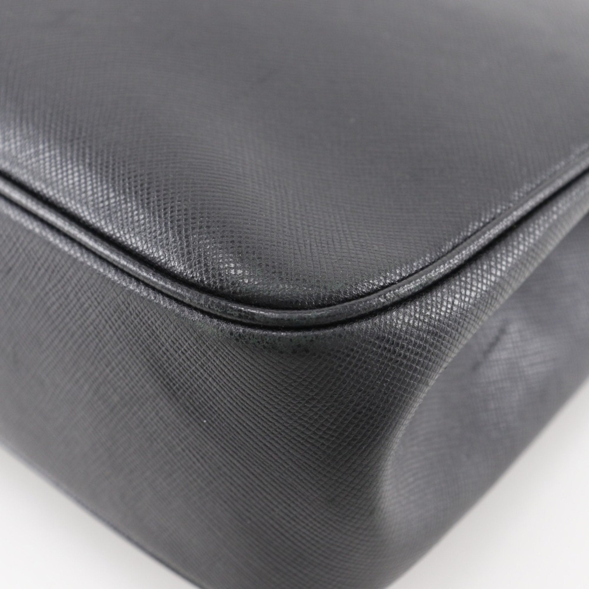 Salvatore Ferragamo Black Leather Shoulder Bag (Pre-Owned)