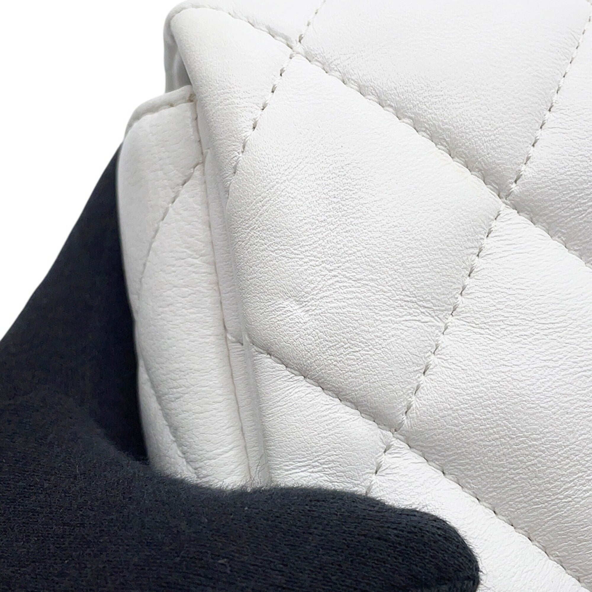 Chanel White Handbag Shoulder Bag (Pre-Owned)