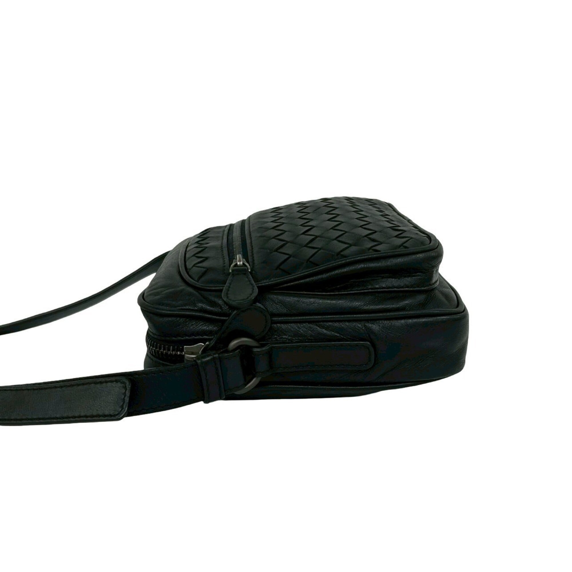 Bottega Veneta Black Leather Pochette Shoulder Bag (Pre-Owned)