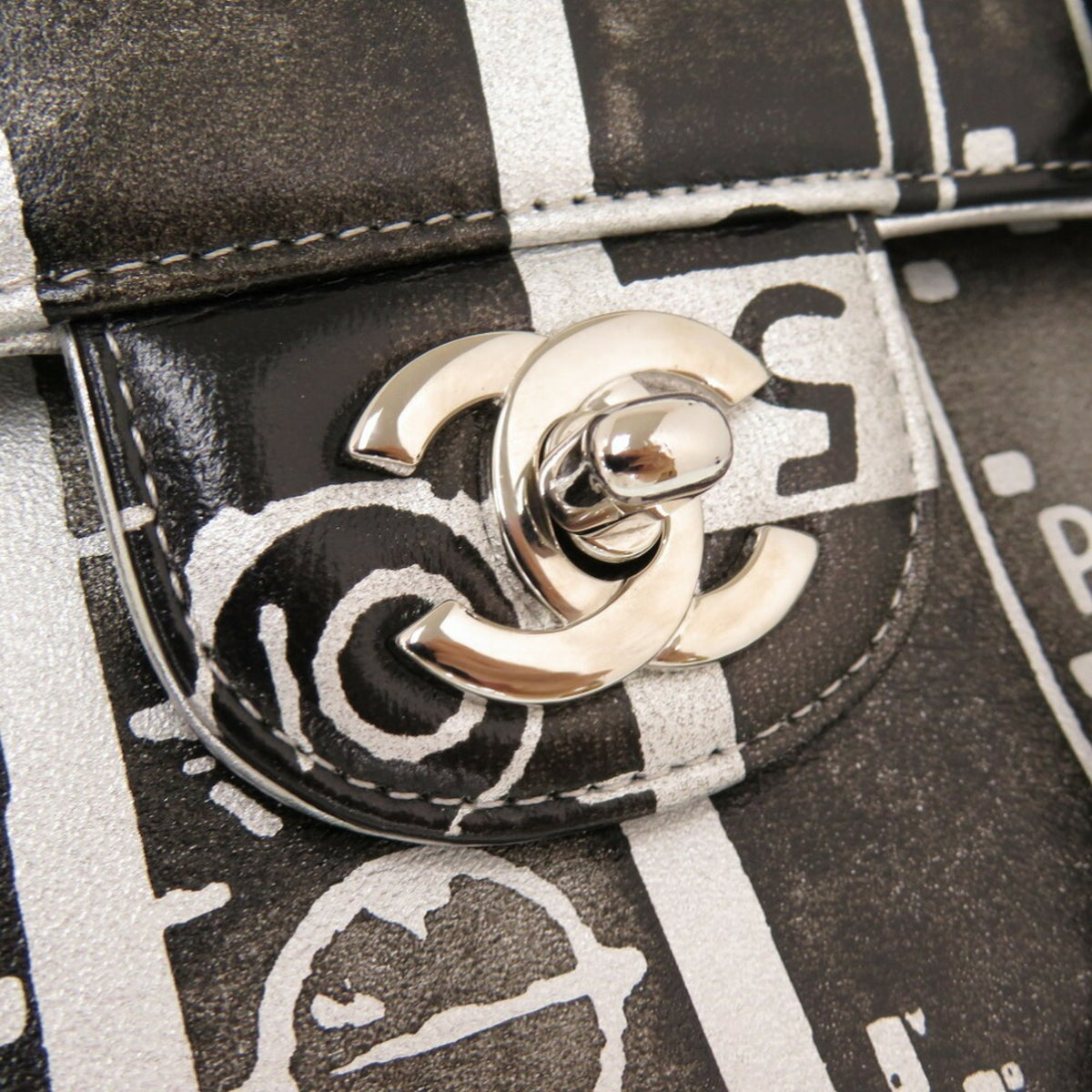 Chanel Black Silver Leather Shoulder Bag (Pre-Owned)