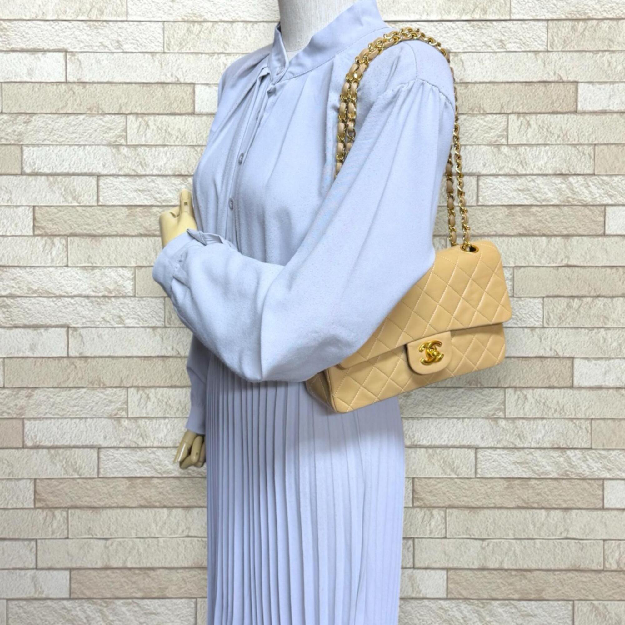 Chanel Beige Leather Shoulder Bag (Pre-Owned)
