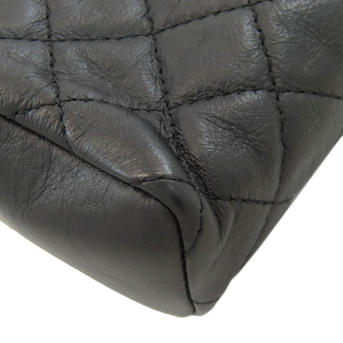Chanel Black Leather Shoulder Bag (Pre-Owned)