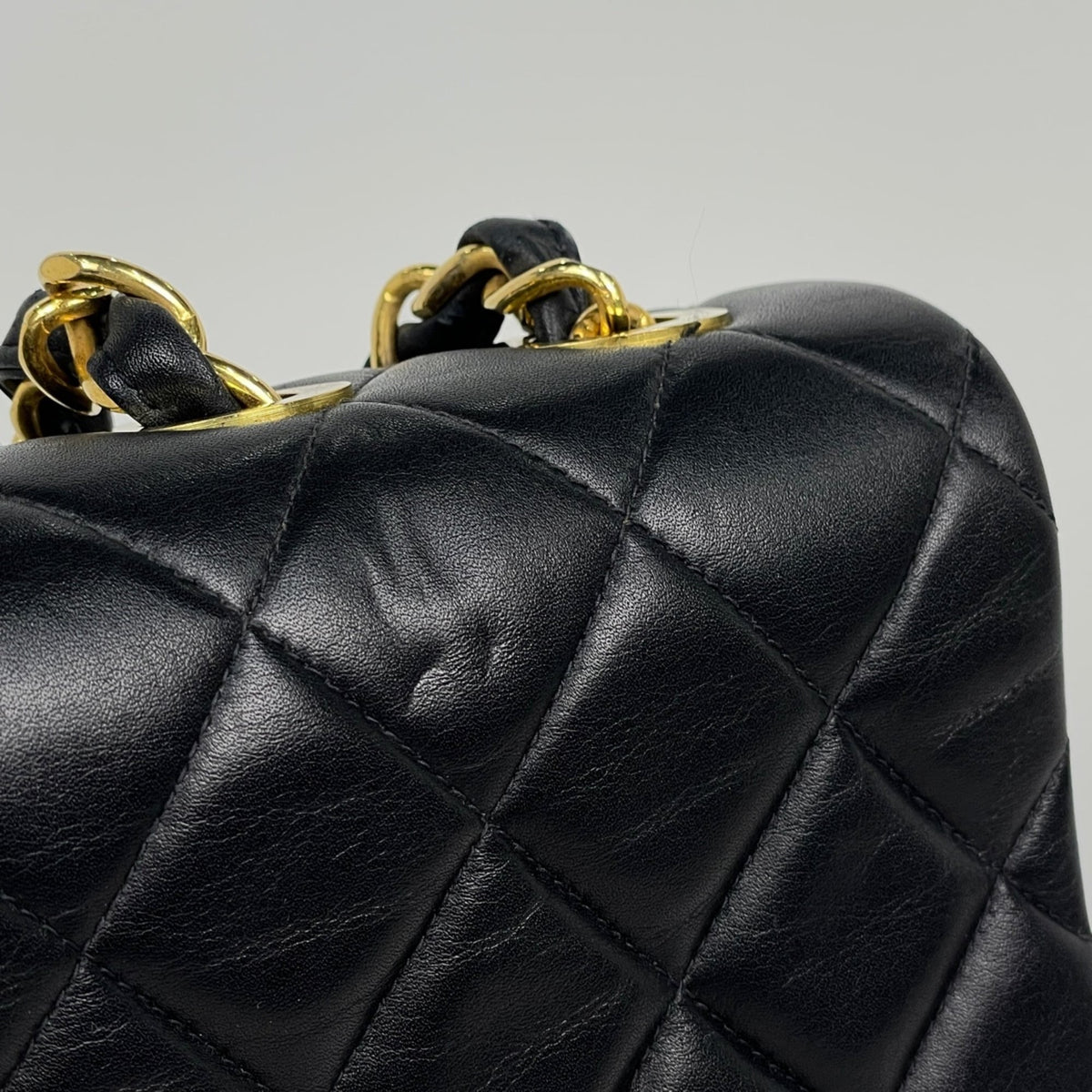 Chanel Matelasse Black Leather Shoulder Bag (Pre-Owned)